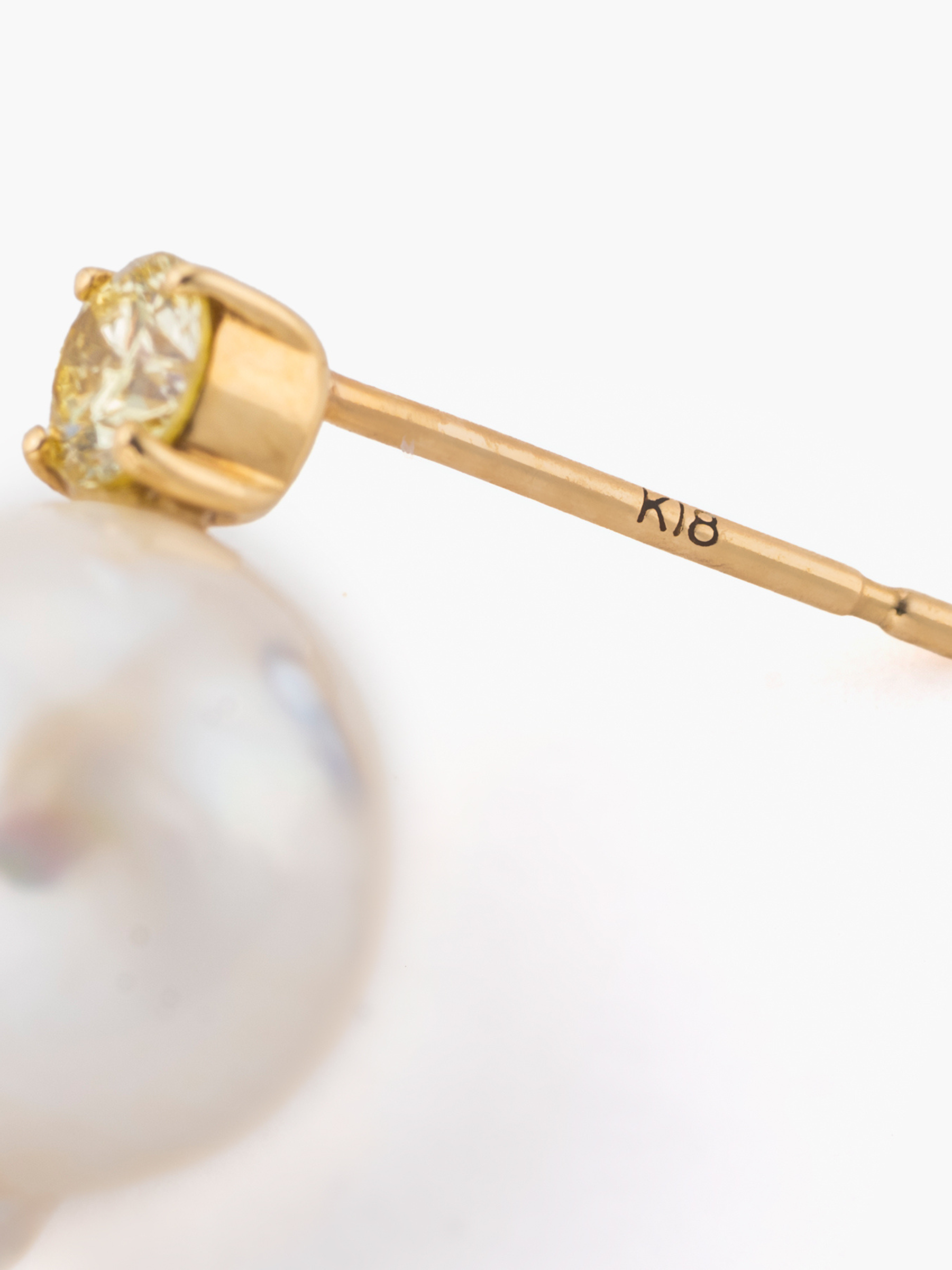 Akoya pearl point earrings / yellow (pair)の拡大画像(アコヤ真珠とイエローラボグロウンダイヤモンドのイヤリング)