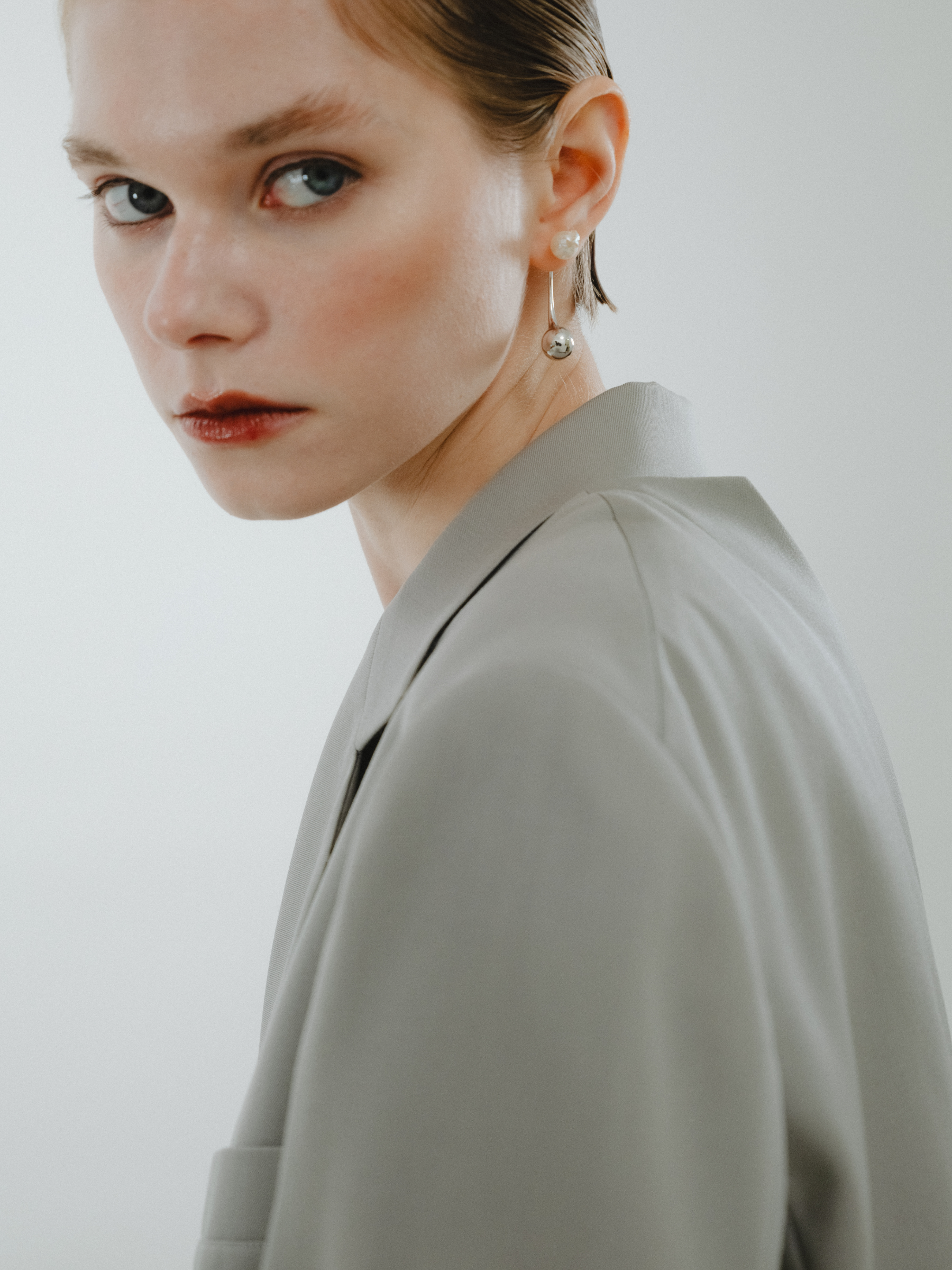 Reshine ball long earrings with Akoya (pair)のビジュアル画像(都市鉱山由来の真円とアコヤ真珠のイヤリング)