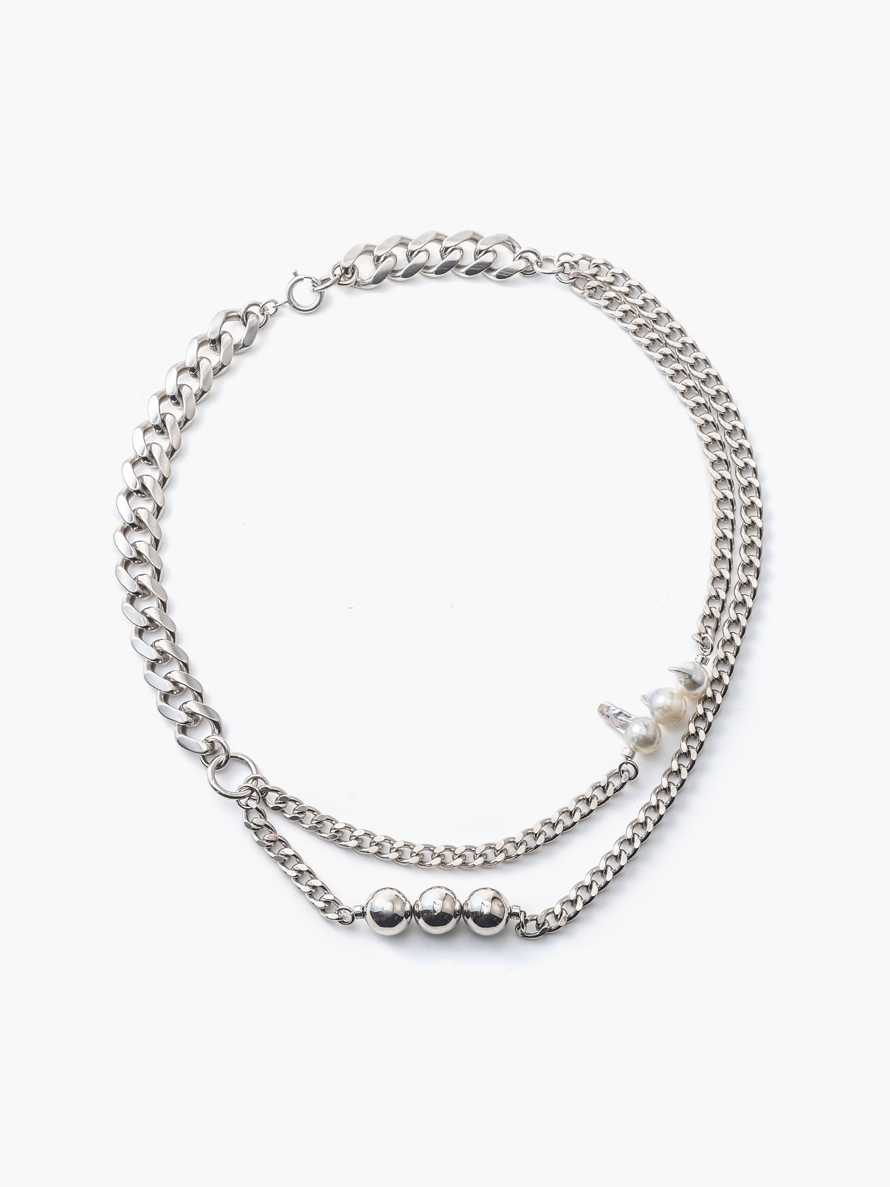 Reshine ball necklace with Akoyaの全体画像(都市鉱山由来の真円のボールと、アコヤ真珠のネックレス)