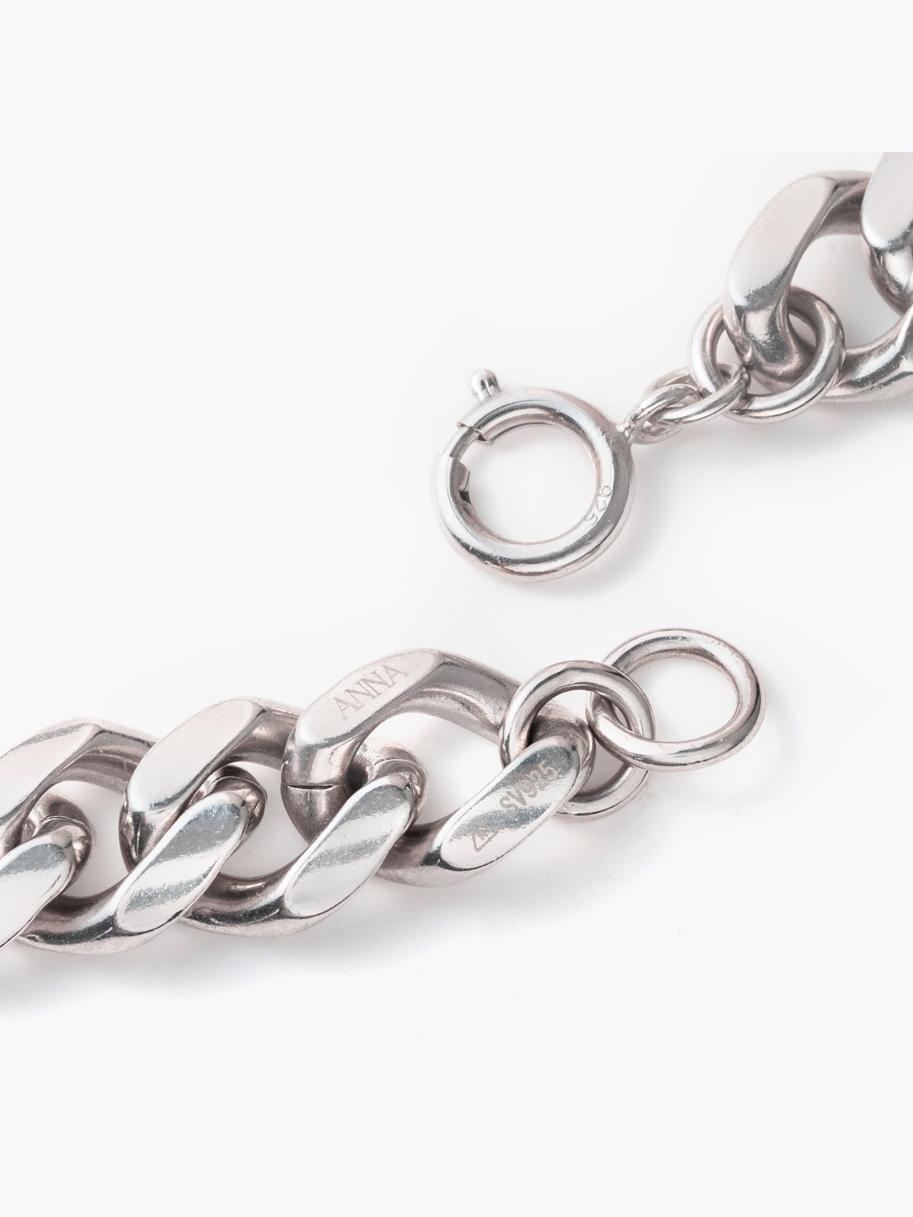 Reshine ball necklace with Akoyaの留め具画像(都市鉱山由来の真円のボールと、アコヤ真珠のネックレス)