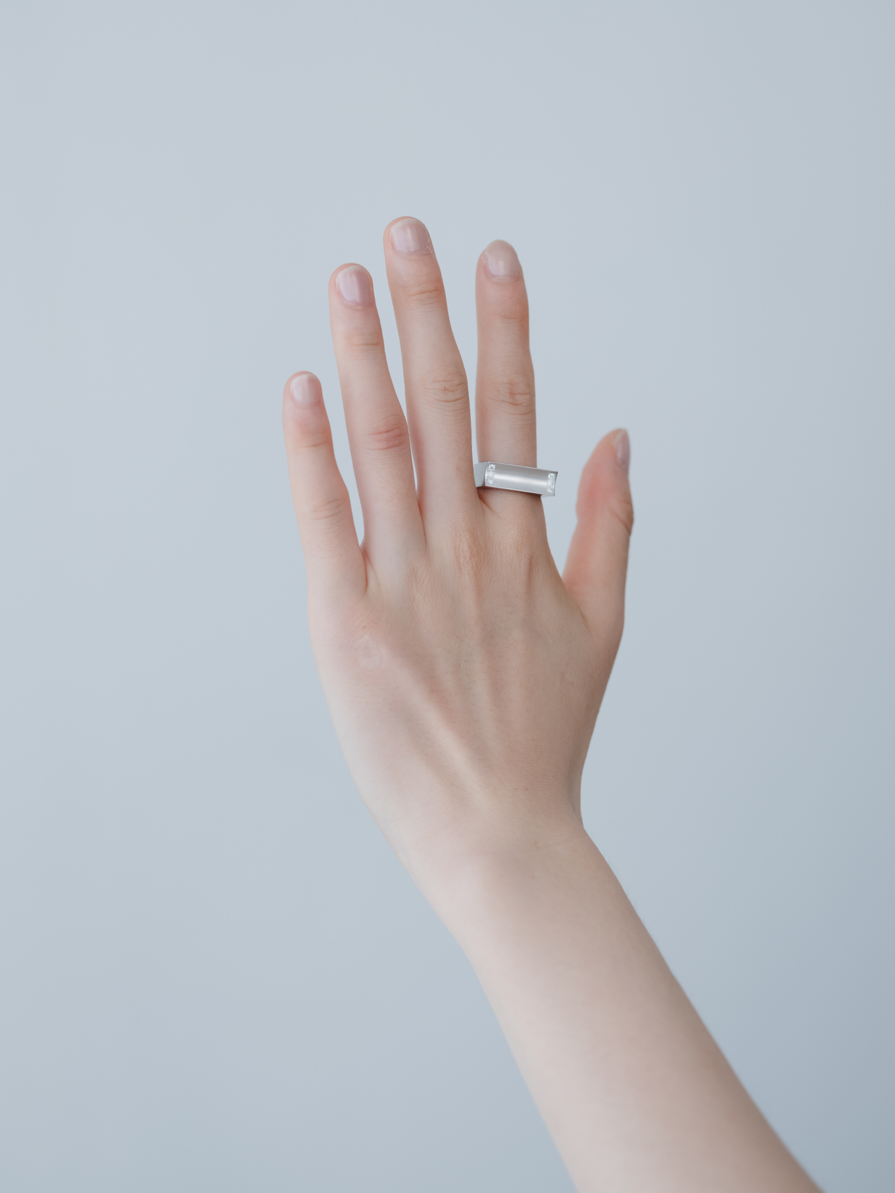 Reshine scratch ring 6 labgrowndiamondsの着用画像(ラボグロウンダイヤモンドと都市鉱山由来のSV925リング)