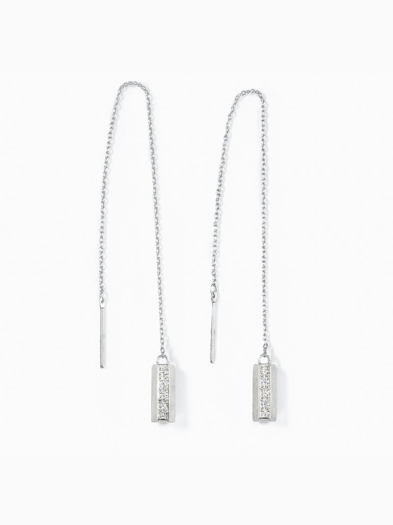 Rokka Bar Chain Pierce正面画像(ラボグロウンダイヤモンドと都市鉱山由来のSV925のピアス)