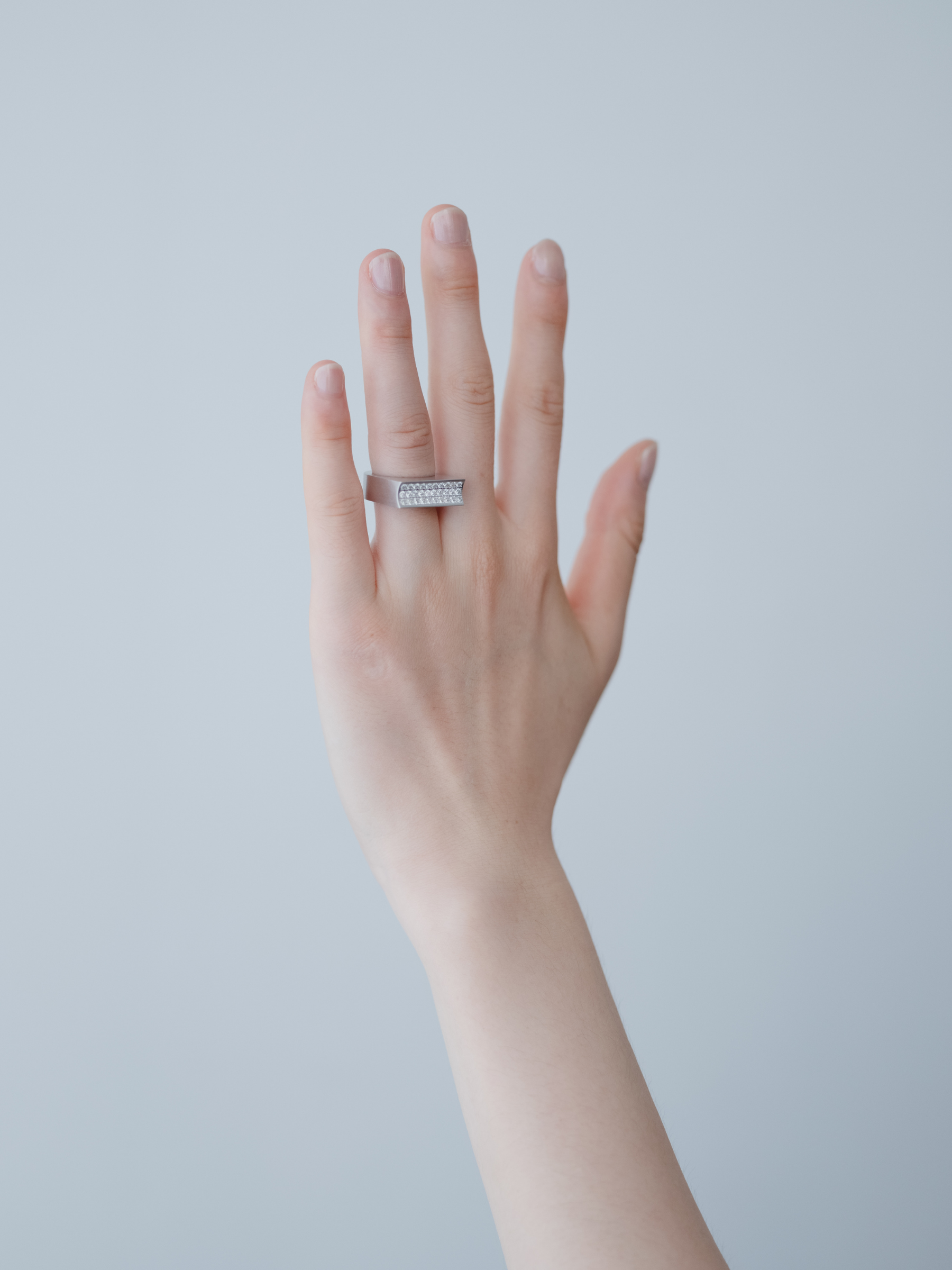 Reshine scratch ring 30 labgrowndiamondsの着用画像(ラボグロウンダイヤモンドと都市鉱山由来のSV925リング)