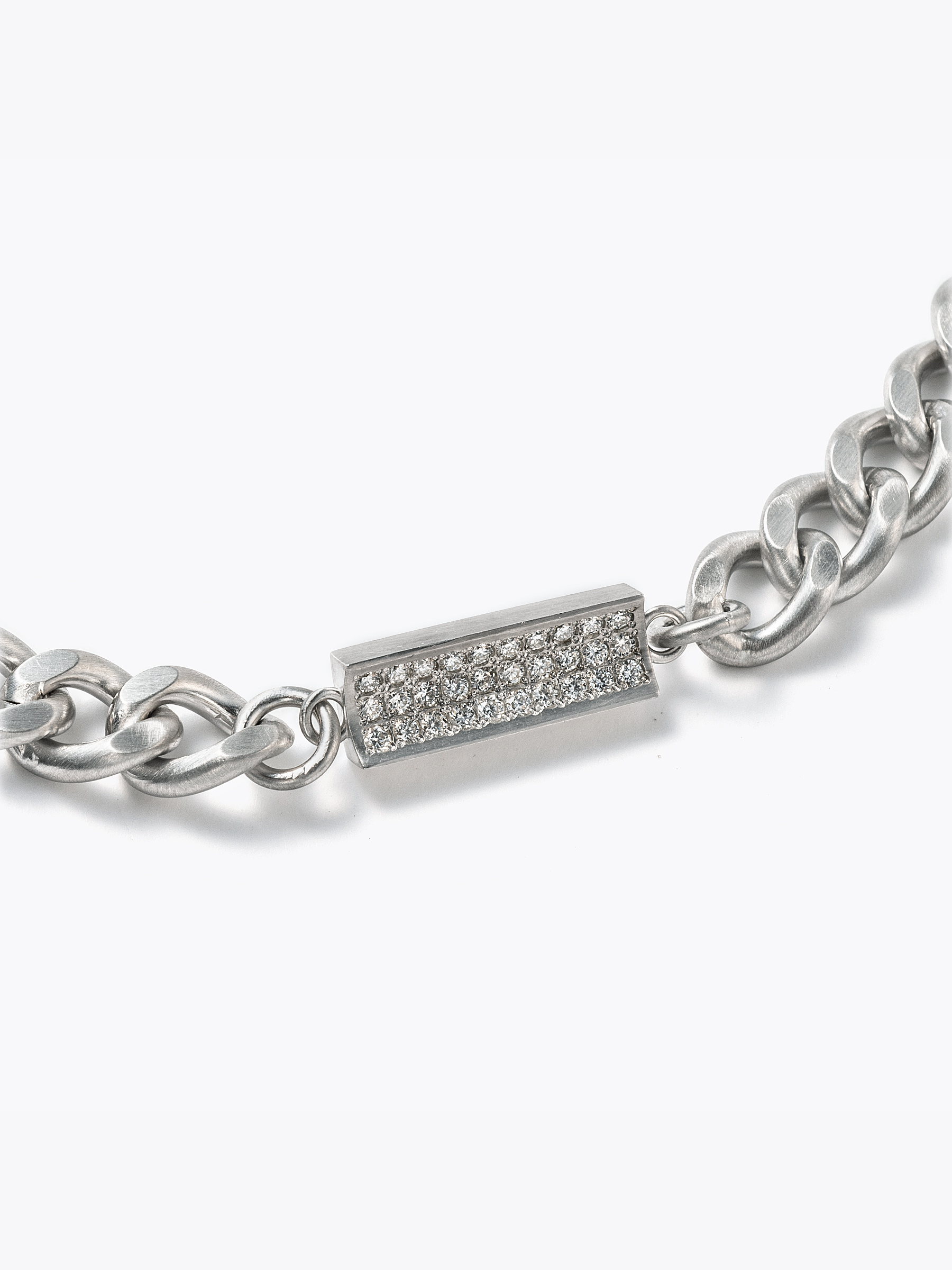 Reshine scratch bracelet 30 labgrowndiamondsのアップ画像(ラボグロウンダイヤモンドと都市鉱山由来のSV925のブレスレット)