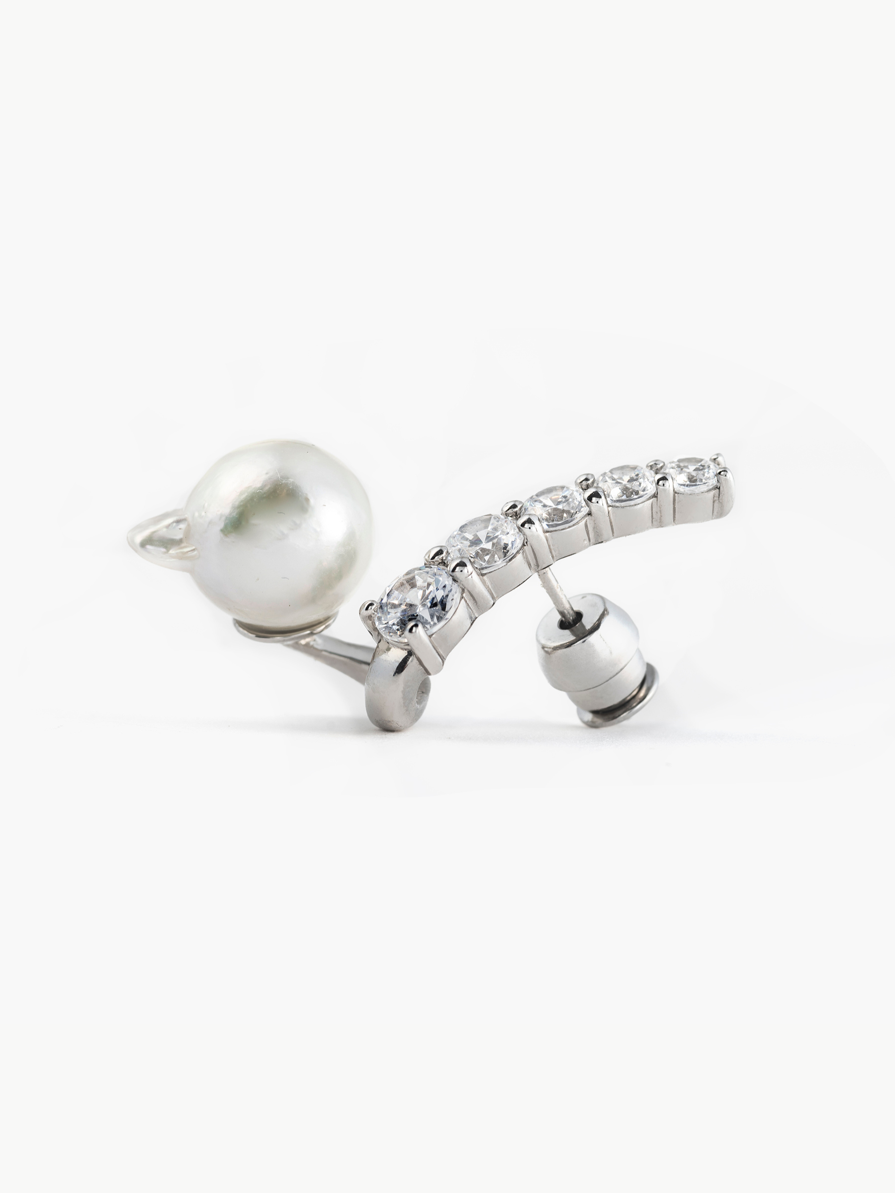 Fluid pearl earrings (pair)側面画像(ラボグロウンダイヤモンドとアコヤ真珠のイヤリング)