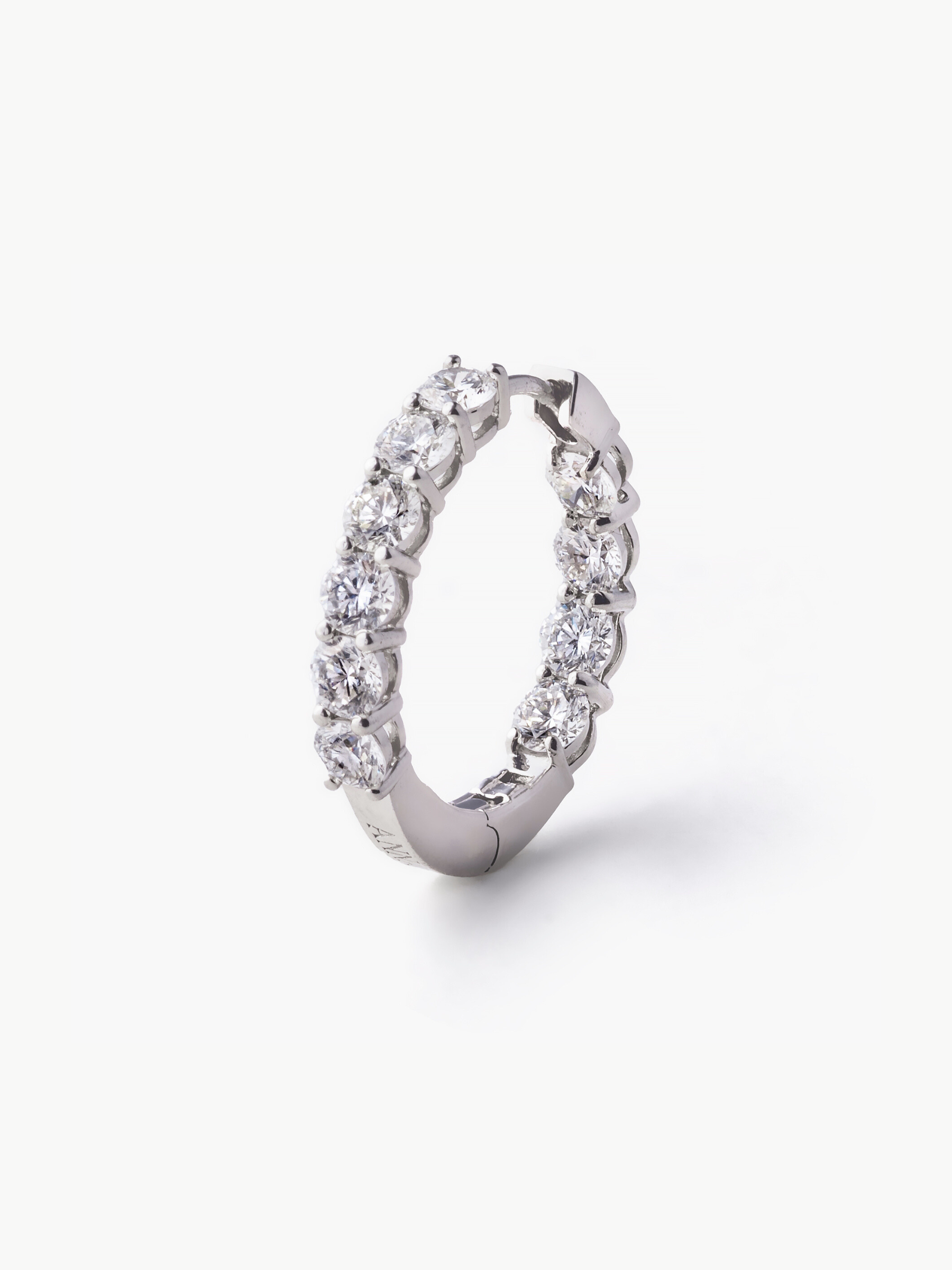 Hull eternity earrings 2ct Pt (pair) 斜め画像(ラボグロウンダイヤモンドのフルエタニティリングイヤリング2ct)
