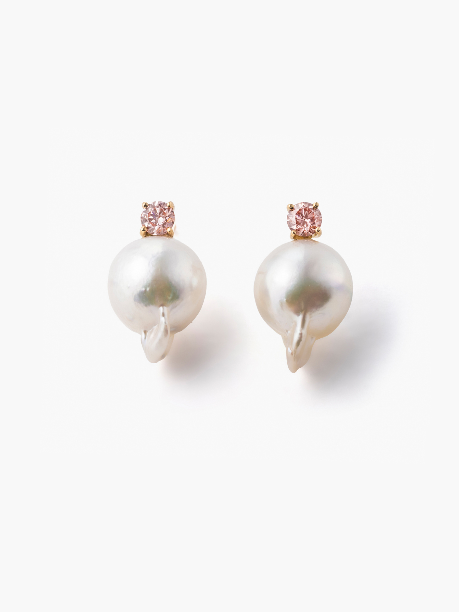 Akoya pearl point earrings / pink (pair)の正面画像(アコヤ真珠とピンクラボグロウンダイヤモンドのイヤリング)