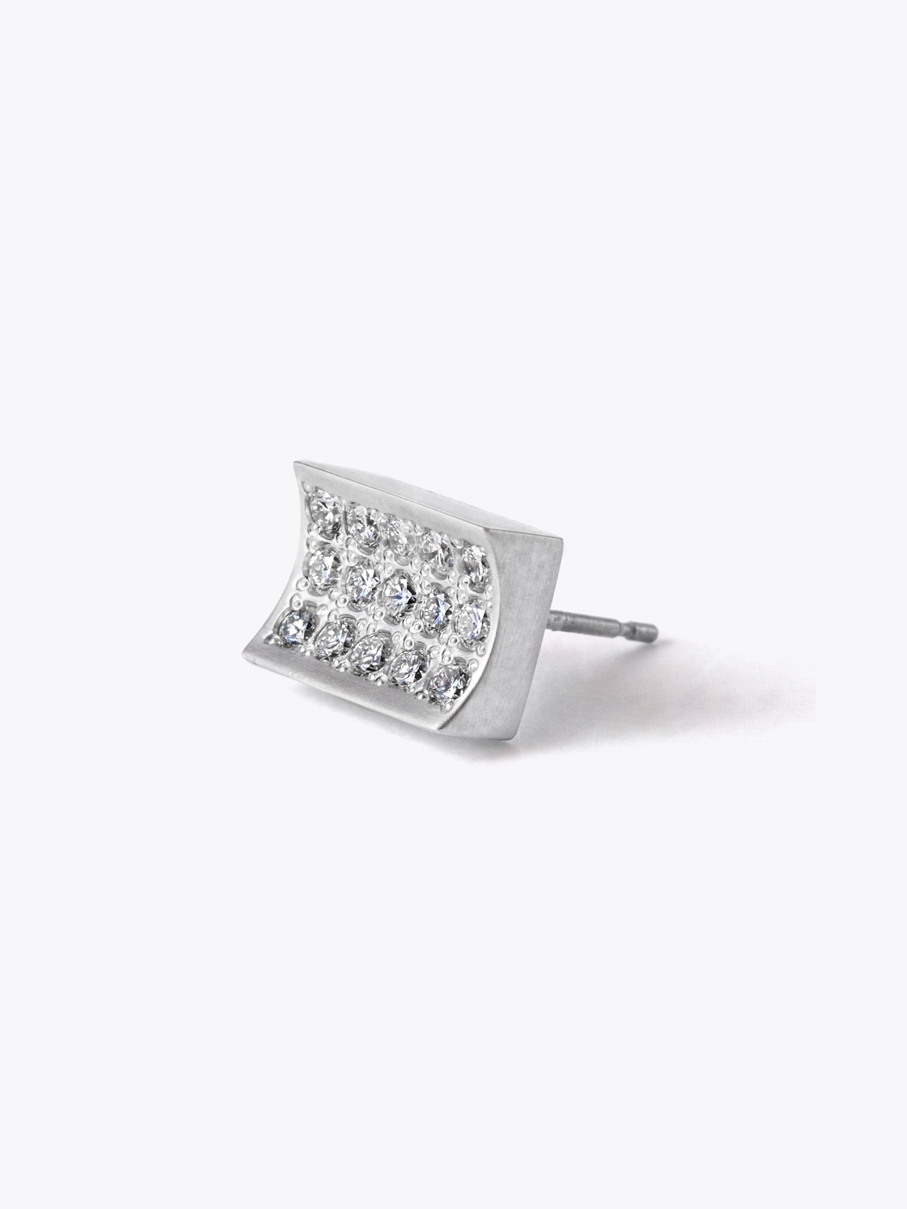 Reshine scratch earrings 30 labgrowndiamonds (Pair)の拡大画像(ラボグロウンダイヤモンドと都市鉱山由来のSV925のイヤリング)