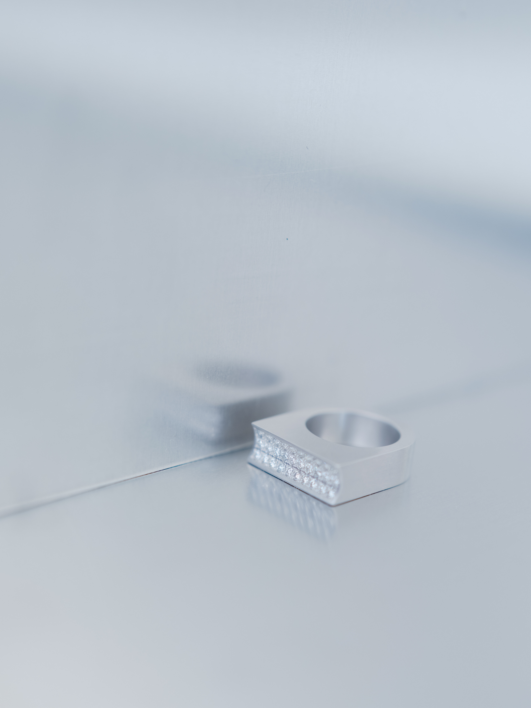 Reshine scratch ring 30 labgrowndiamondsの撮影画像(ラボグロウンダイヤモンドと都市鉱山由来のSV925リング)