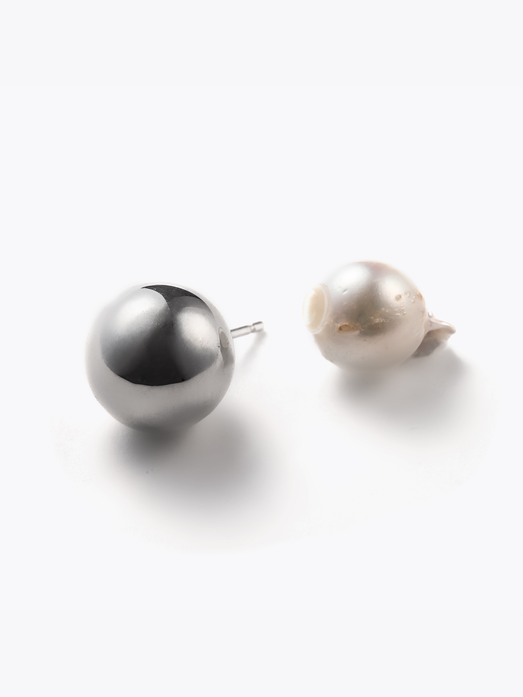 Reshine ball earrings with Akoya (pair)の画像(都市鉱山由来の真円とアコヤ真珠のイヤリング)