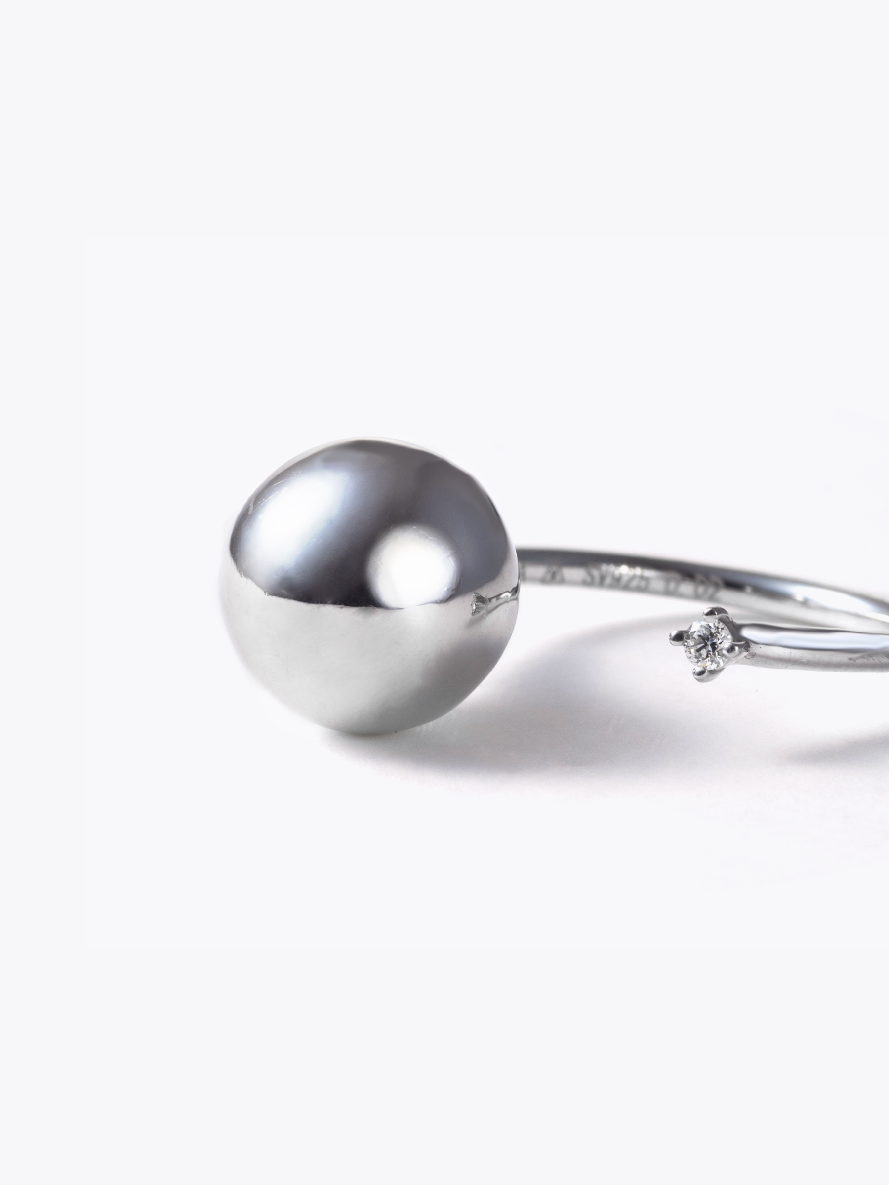 Reshine ball ring labgrowndiamond拡大画像(都市鉱山由来の真円とラボグロウンダイヤモンドのリング)