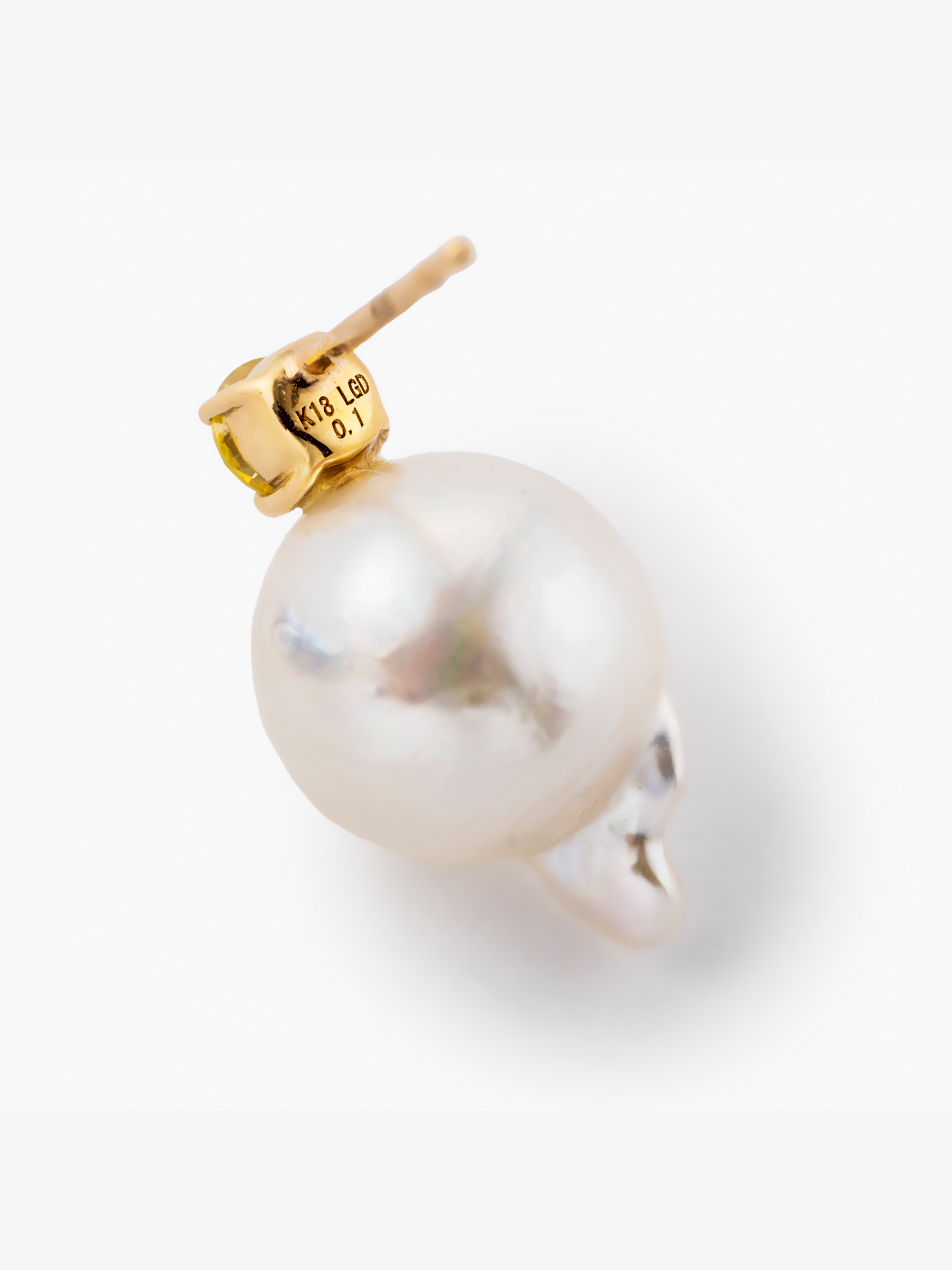 Akoya pearl point earrings / yellow (pair)の背面画像(アコヤ真珠とイエローラボグロウンダイヤモンドのイヤリング)