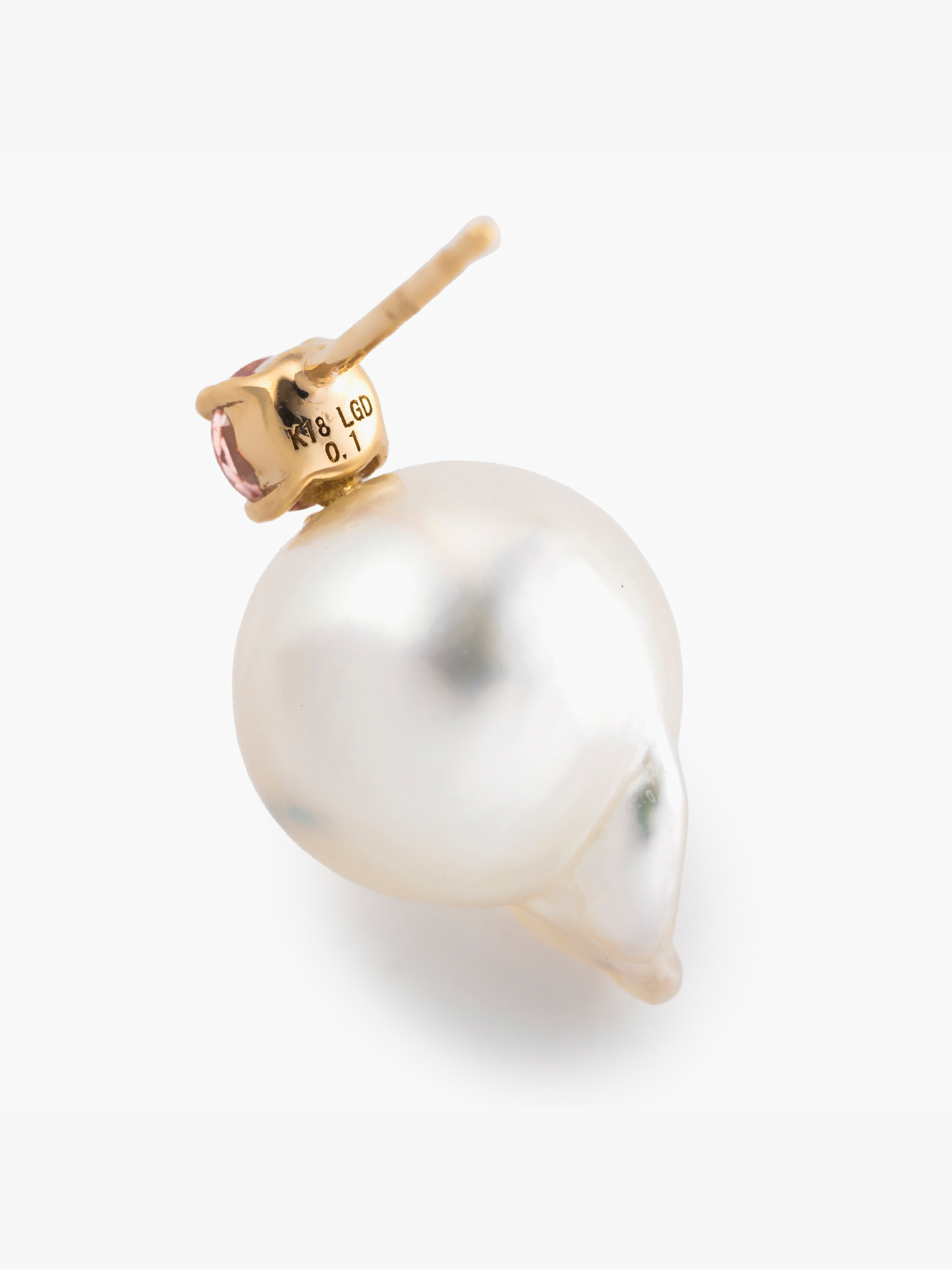 Akoya pearl point earrings / pink (pair)の背面画像(アコヤ真珠とピンクラボグロウンダイヤモンドのイヤリング)