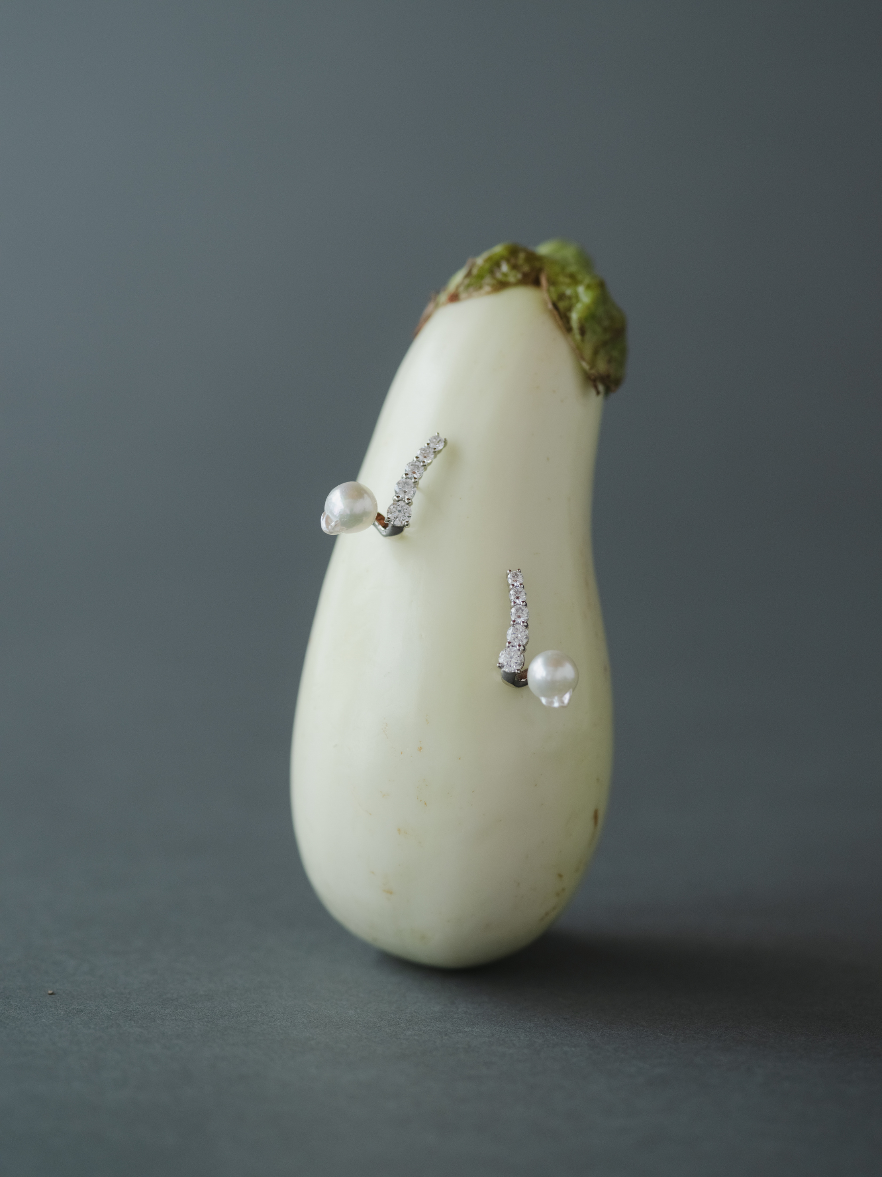 Fluid pearl earrings (pair)ビジュアル画像(ラボグロウンダイヤモンドとアコヤ真珠のイヤリング)