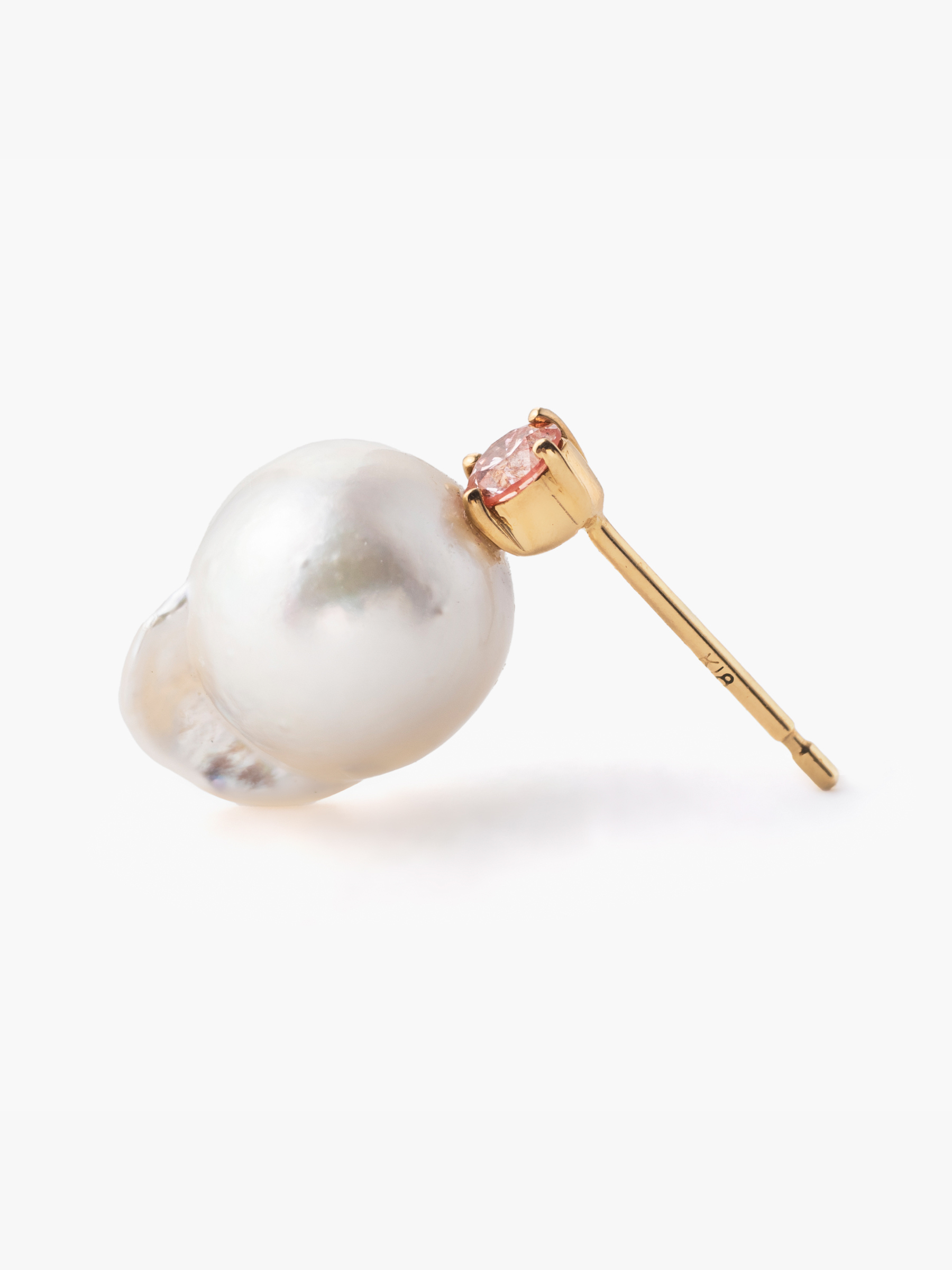 Akoya pearl point earrings / pink (pair)の側面画像(アコヤ真珠とピンクラボグロウンダイヤモンドのイヤリング)