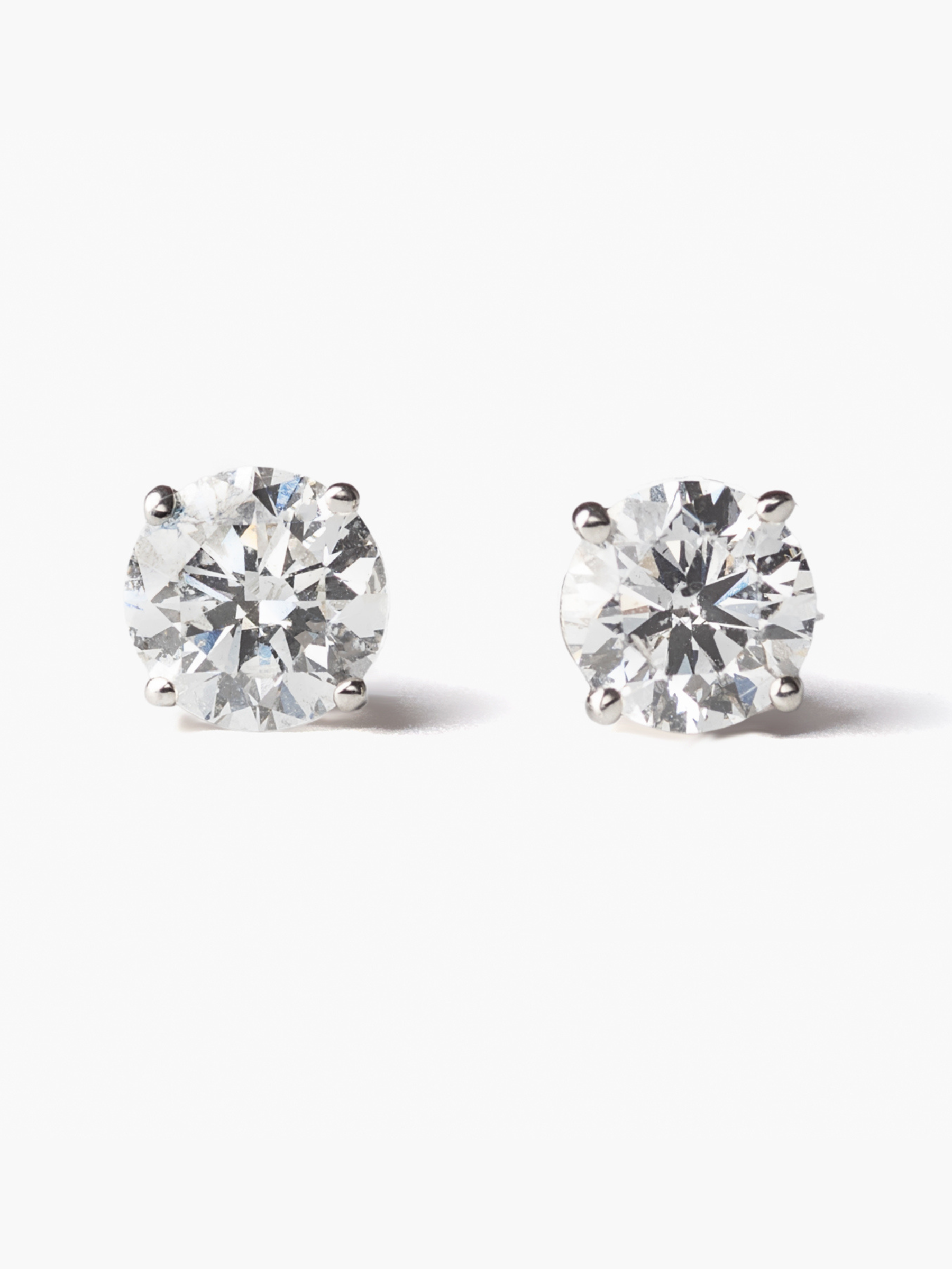 The earrings 0.3ct×2 (total 0.6ct) (pair)18KWGの正面画像(ラボグロウンダイヤモンドのイヤリング)