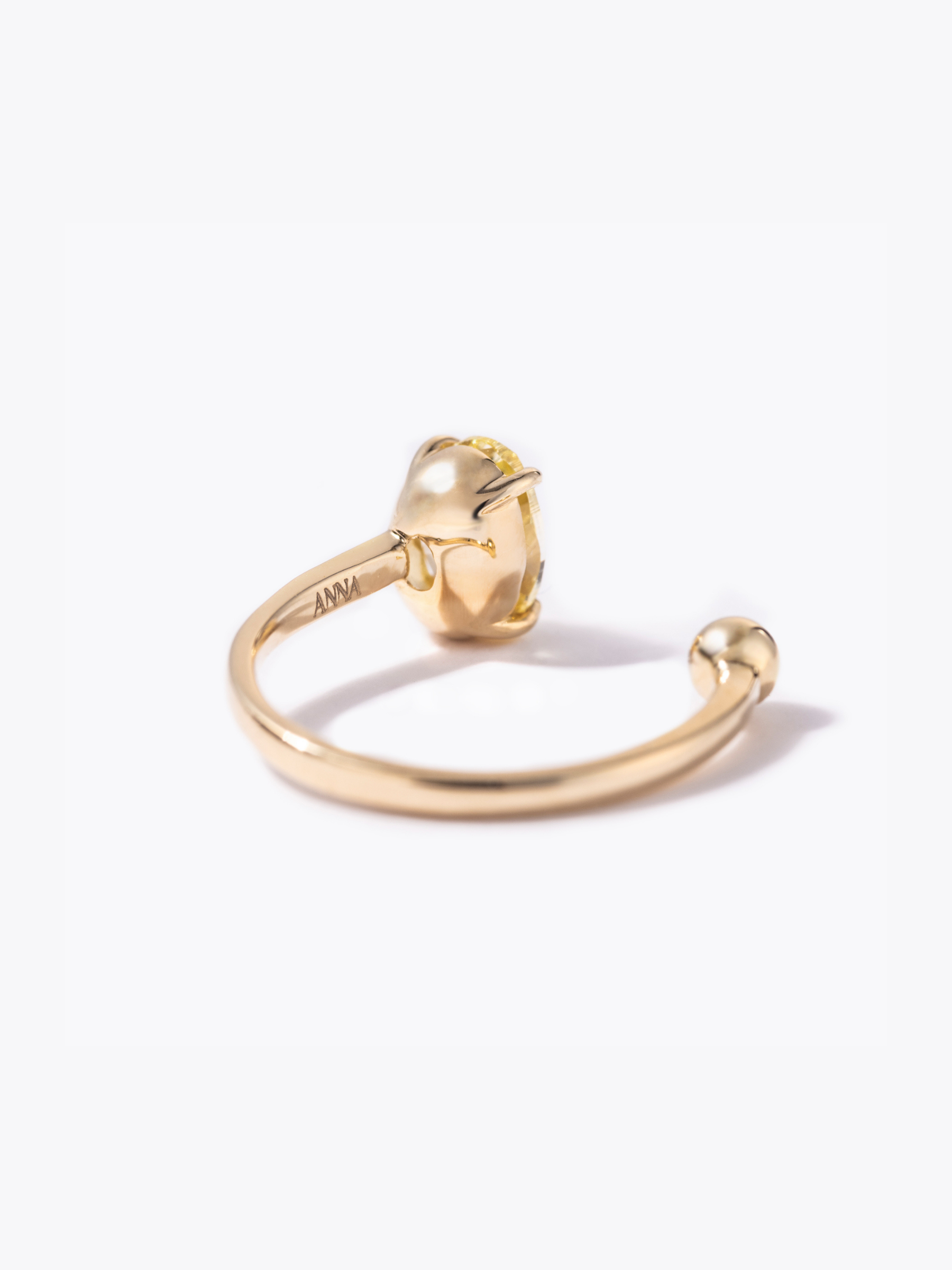 1ct yellow labgrowndiamond open ringの背面画像(イエローラボグロウンダイヤモンドと18KYGのリング)