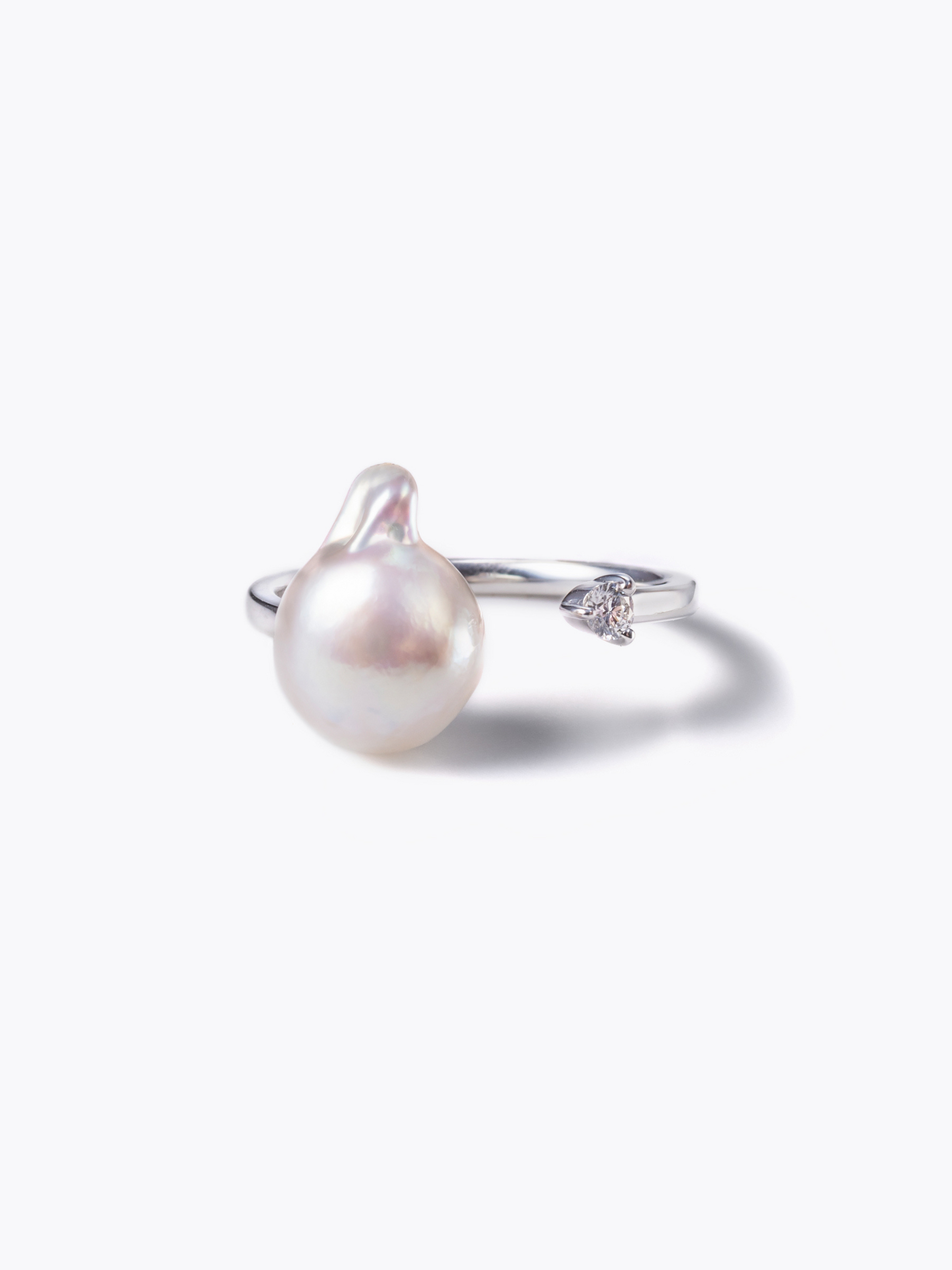Akoya pearl ringの10KWG正面画像(アコヤ真珠とラボグロウンダイヤモンドのリング)