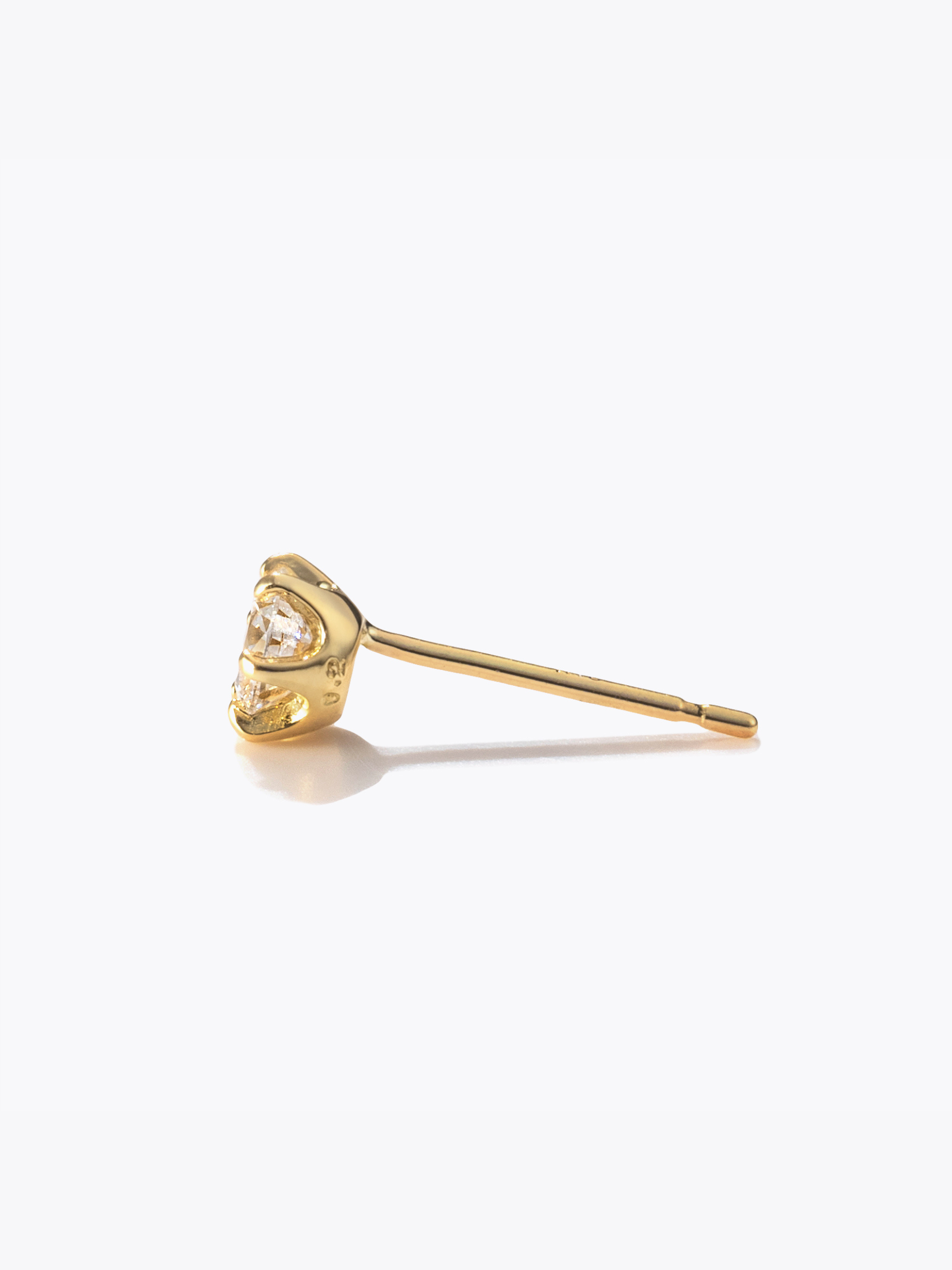The earrings 0.1ct×2 (total 0.2ct) (pair)18KYGの側面画像(ラボグロウンダイヤモンドのイヤリング)