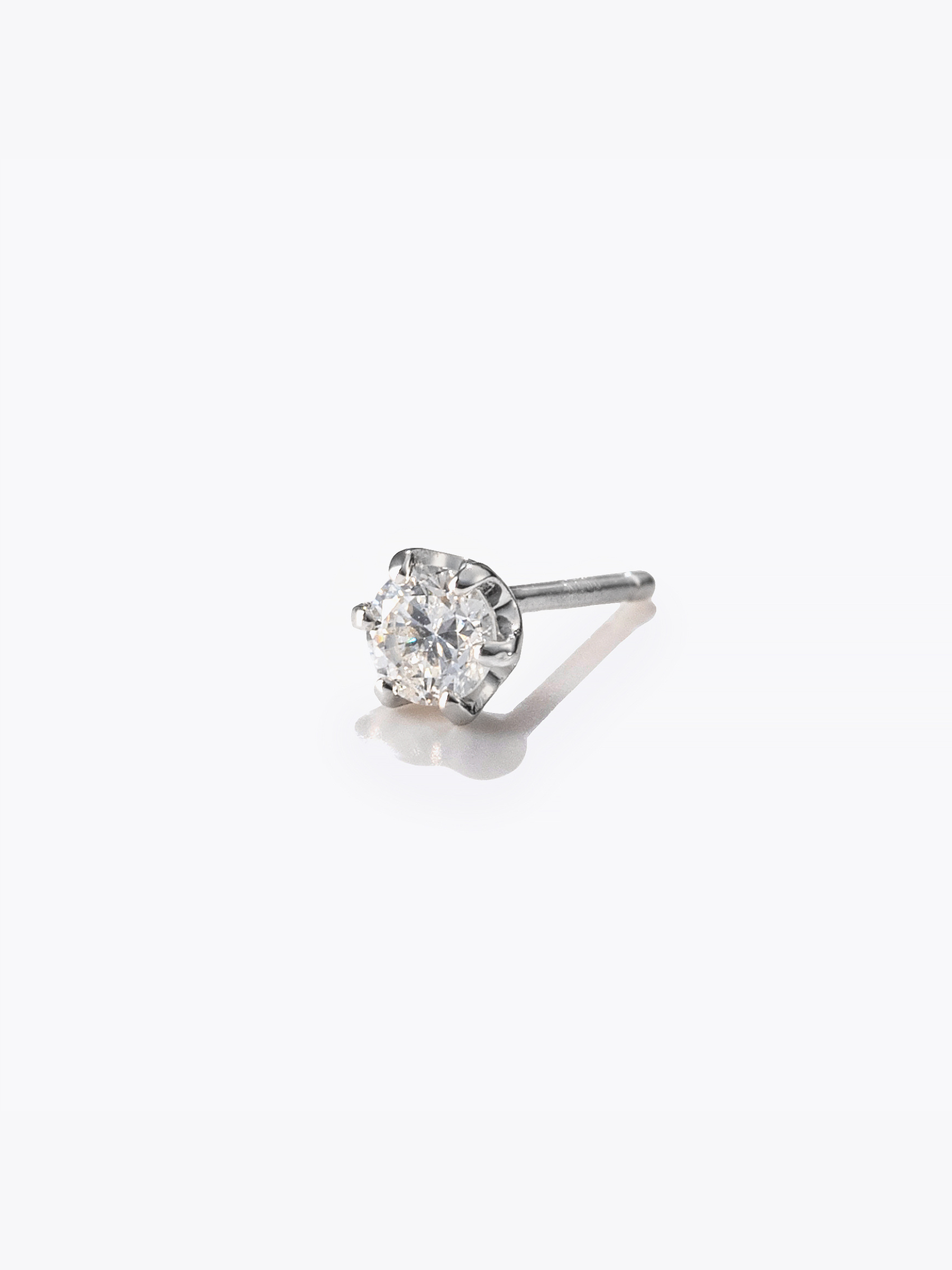 The earrings 0.1ct×2 Pt(total 0.2ct)斜め画像(0.1ctラボグロウンダイヤモンドピアス)