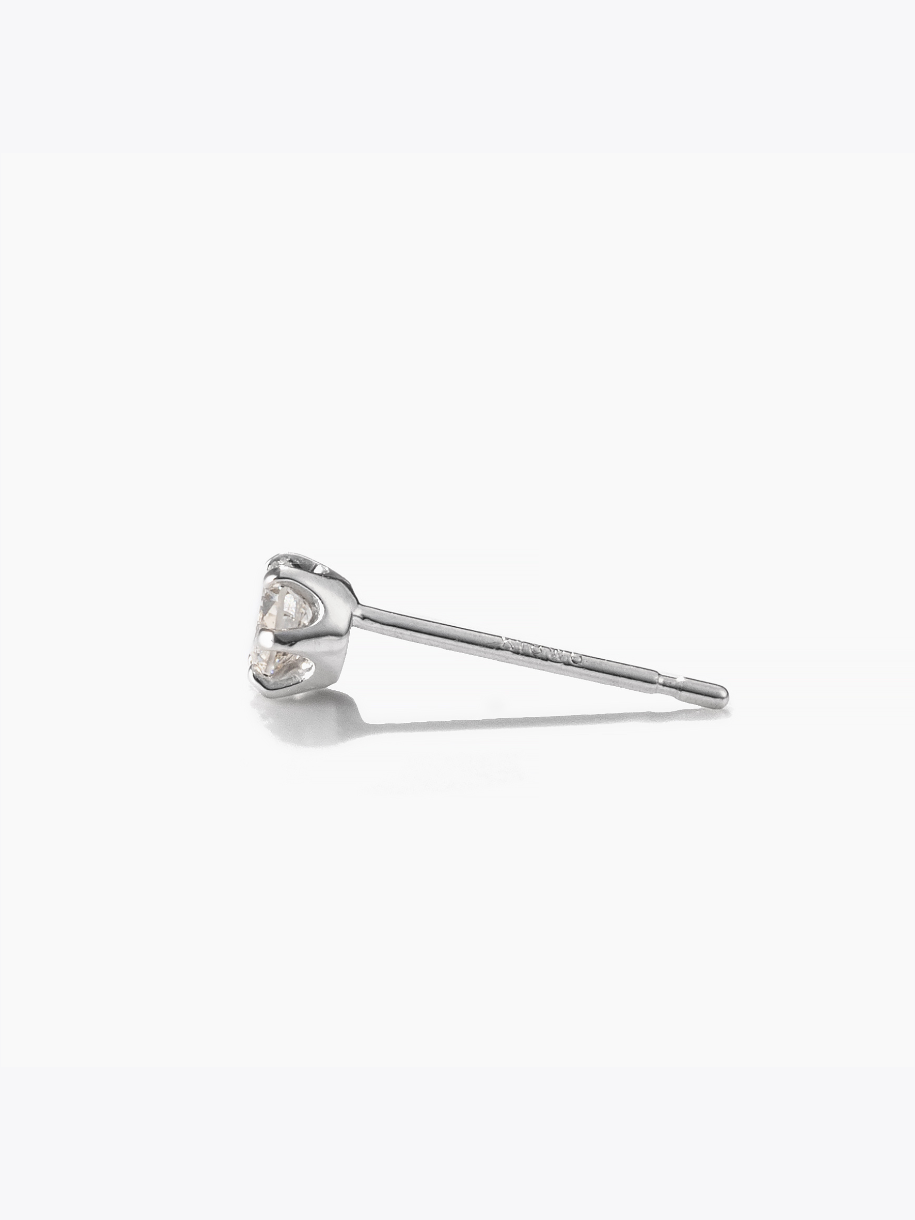 The earrings 0.1ct×2 (total 0.2ct) (pair)18KWGの側面画像(ラボグロウンダイヤモンドのイヤリング)