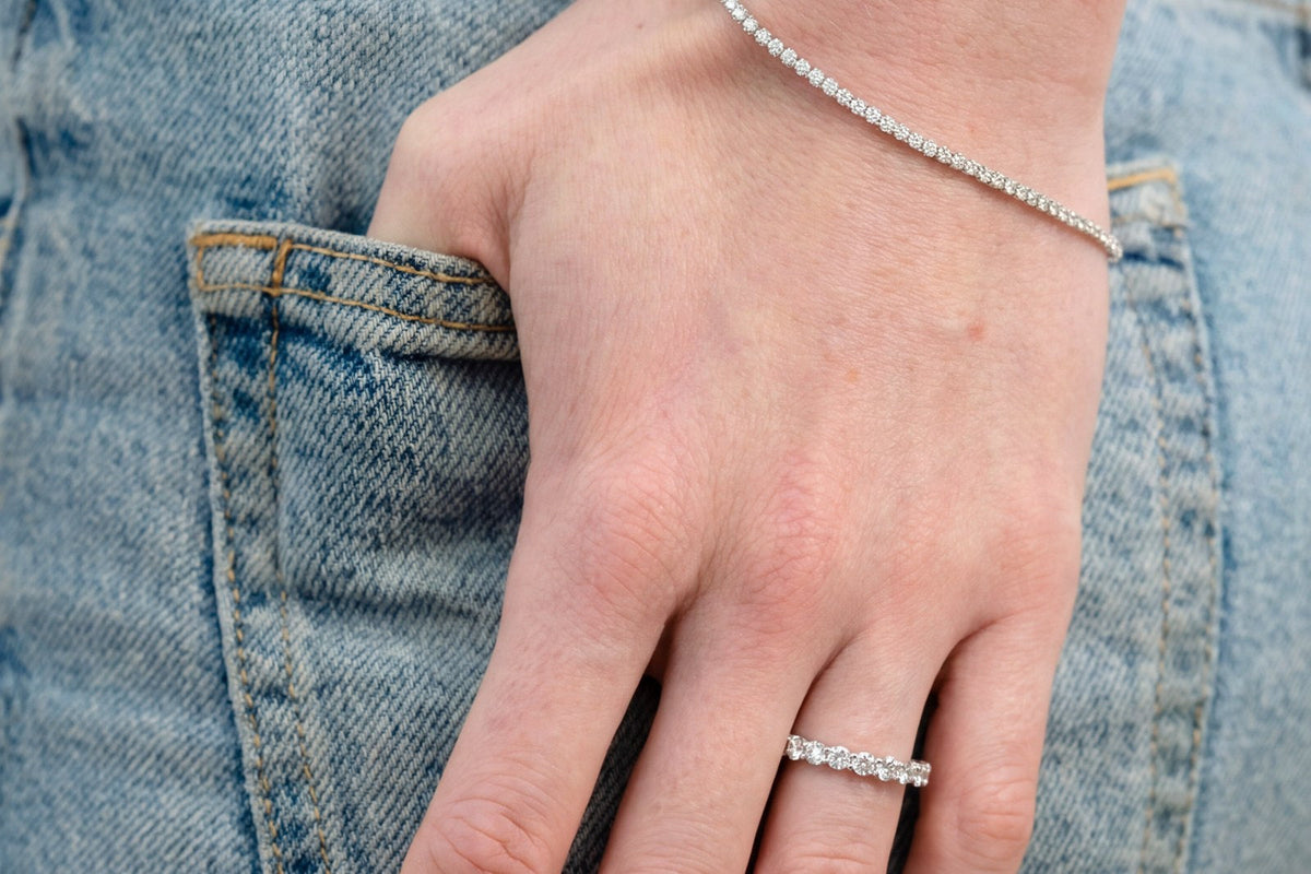 テニスブレスレットの選び方。1.3ct・2ct・3ctは手元でどう見えるか
