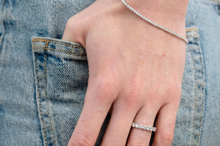 テニスブレスレットの選び方。1.3ct・2ct・3ctは手元でどう見えるか
