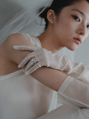 Fluid diamond ring 1ctモデル着用画像（ラボグロウンダイヤモンドのブライダルリング）