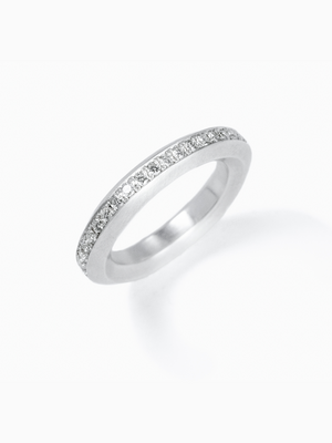 Rokka 1 Row Diamond Ring上向き画像（ラボグロウンダイヤモンドと都市鉱山由来のSV925のリング）