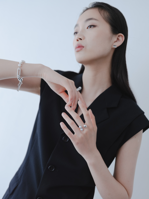 ANNA DIAMONDの都市鉱山由来の金属とアコヤ真珠のリング、ブレスレット、イヤリング