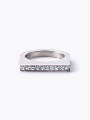 Reshine scratch ring 10 labgrowndiamondsの正面画像（ラボグロウンダイヤモンドと都市鉱山由来のSV925のリング）