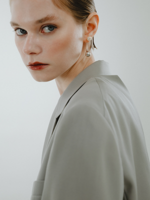 Reshine ball long earrings with Akoya (pair)のビジュアル画像（都市鉱山由来の真円とアコヤ真珠のイヤリング）