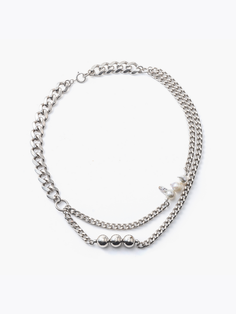 Reshine ball necklace with Akoyaの全体画像（都市鉱山由来の真円のボールと、アコヤ真珠のネックレス）