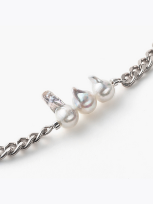 Reshine ball necklace with Akoyaの真珠画像（都市鉱山由来の真円のボールと、アコヤ真珠のネックレス）