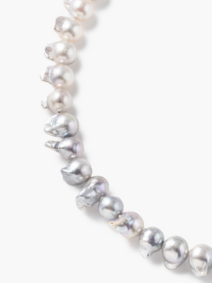 Hug the World Necklace with Akoya Pearls　拡大画像（アコヤ真珠のネックレス）
