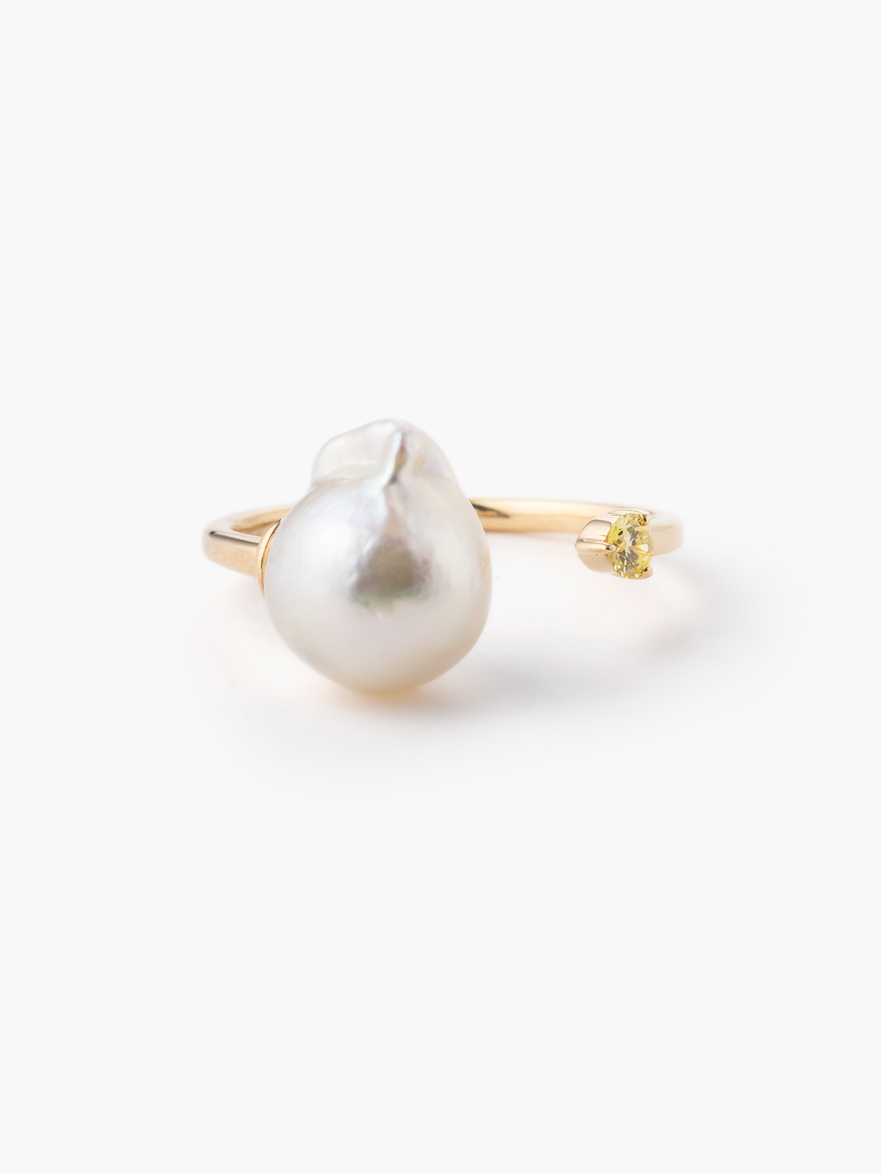 Akoya pearl ring / yellowの正面画像(アコヤ真珠とイエローラボグロウンダイヤモンドのリング)