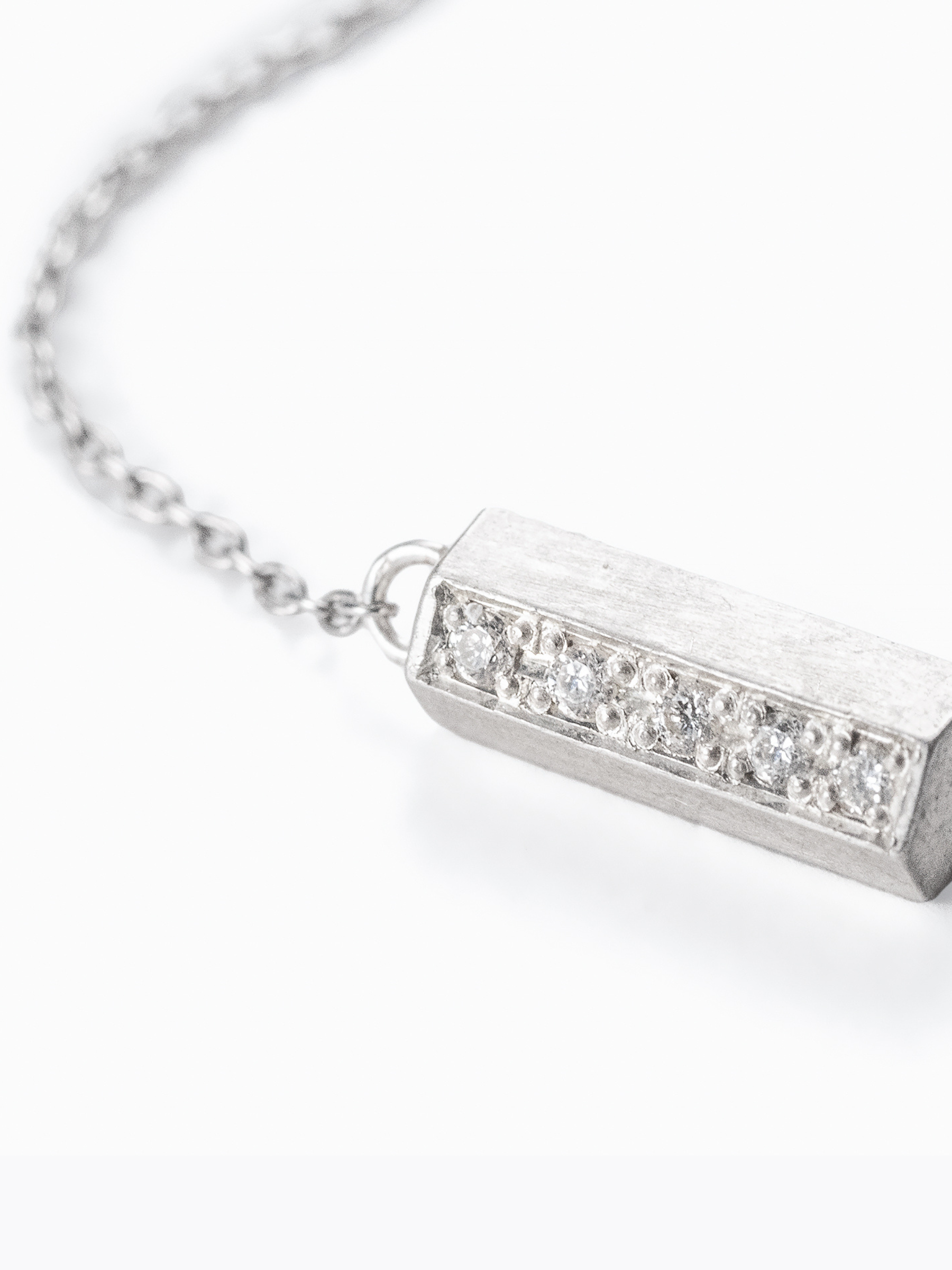 Rokka Bar Chain Pierce拡大画像（ラボグロウンダイヤモンドと都市鉱山由来のSV925のピアス）