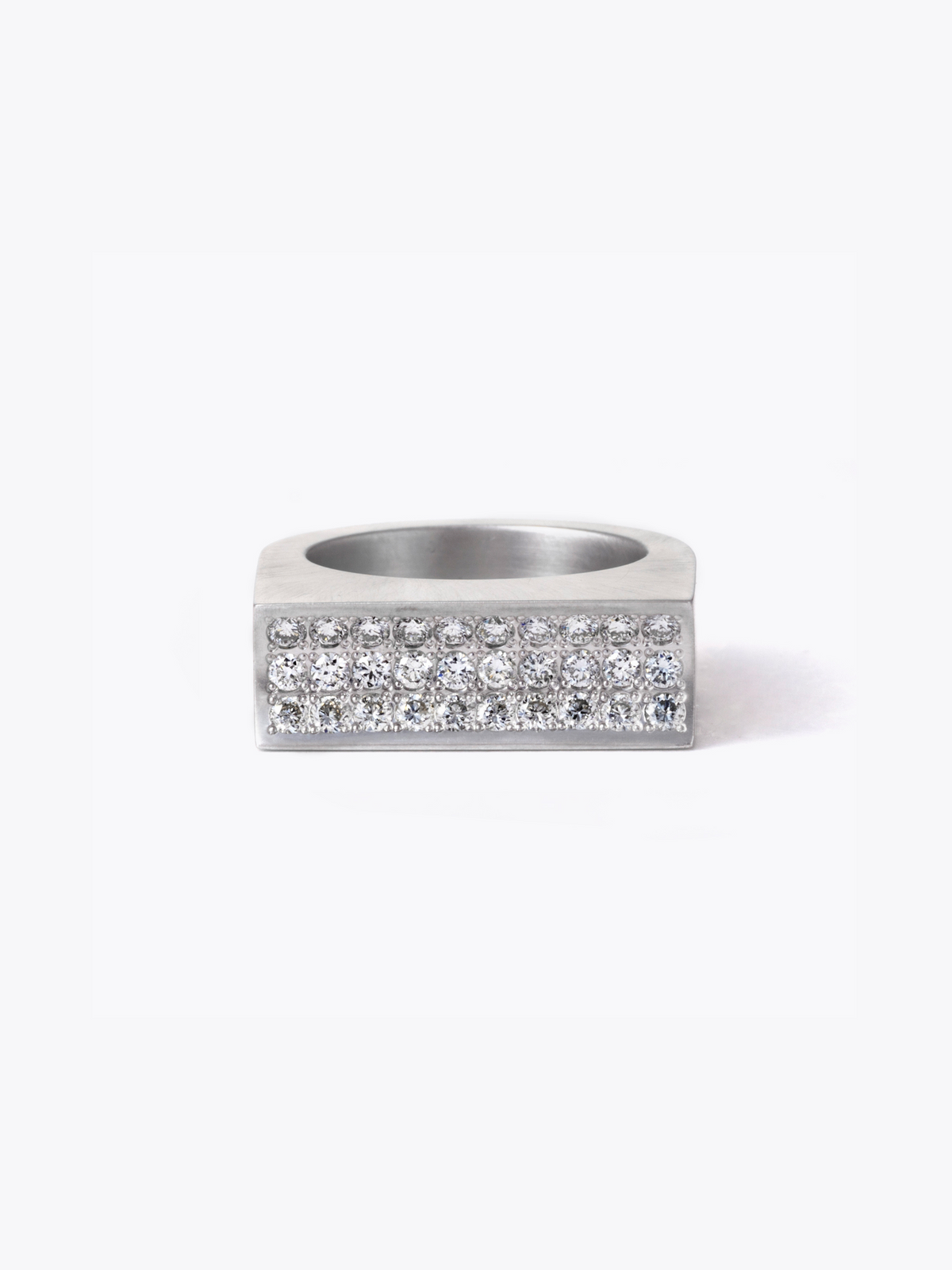 Reshine scratch ring 30 labgrowndiamondsの正面画像（ラボグロウンダイヤモンドと都市鉱山由来のSV925リング）