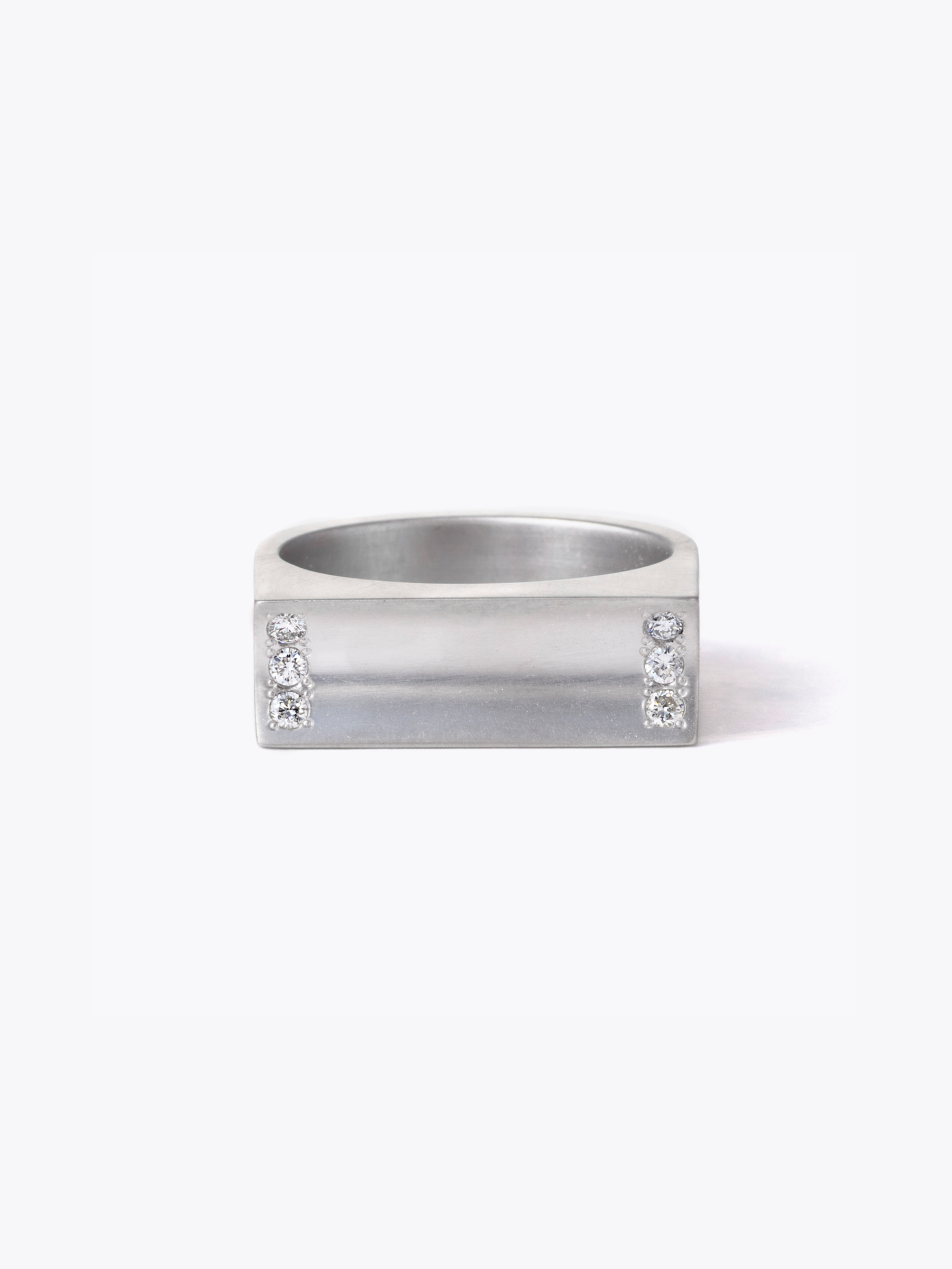 Reshine scratch ring 6 labgrowndiamondsの正面画像(ラボグロウンダイヤモンドと都市鉱山由来のSV925リング)