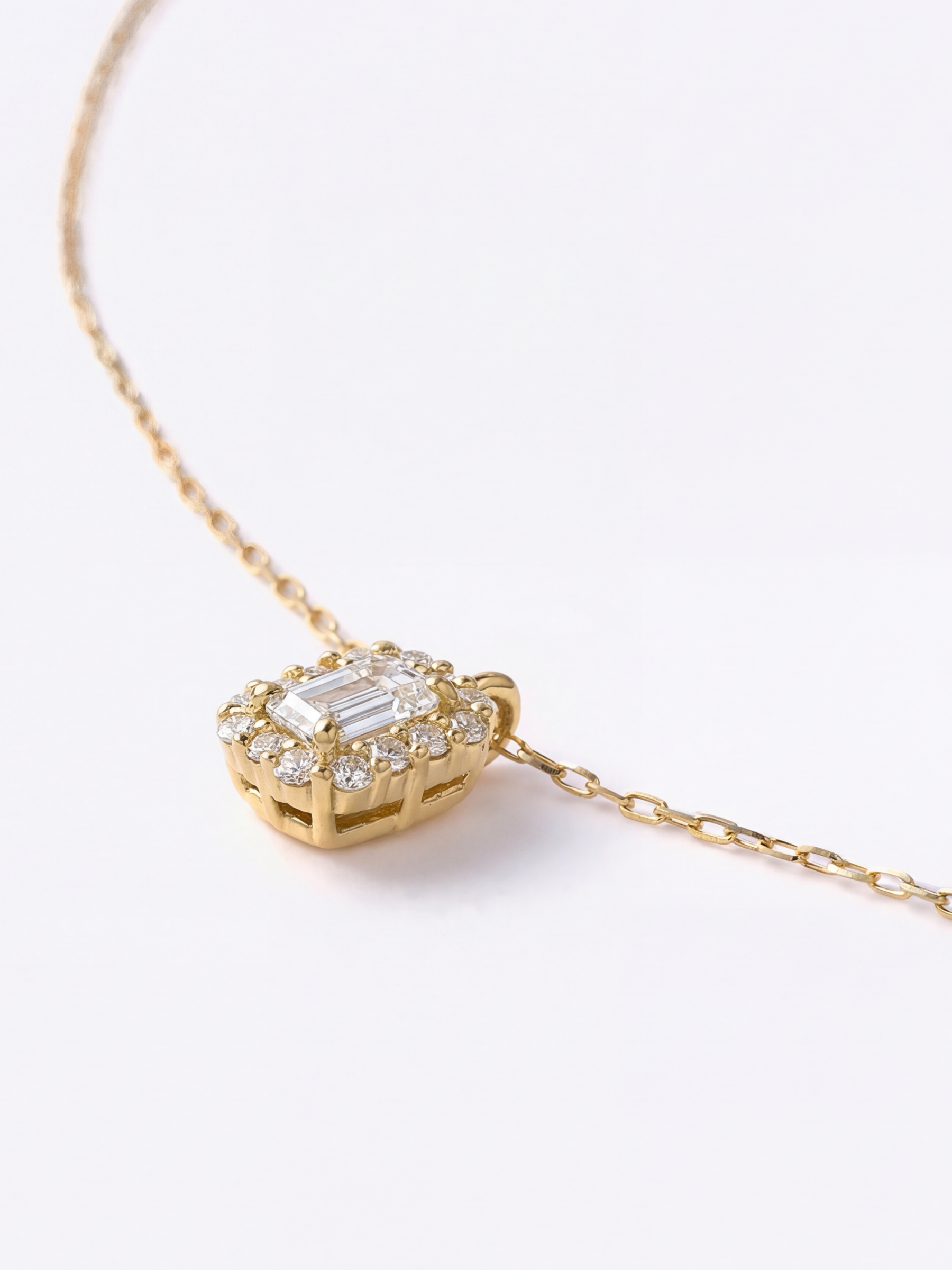 [Lumiere] Petit Halo necklace with Emerald Lab-grown Diamond