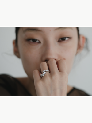 Fluid diamond ring 0.5ctモデル着用画像（ラボグロウンダイヤモンドのブライダルリング）