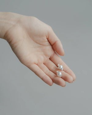 Quick Delivery [Unique Akoya Pearl] Akoya pearl point earrings (pair)