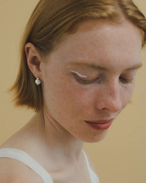 Quick Delivery [Unique Akoya Pearl] Akoya pearl point earrings (pair)
