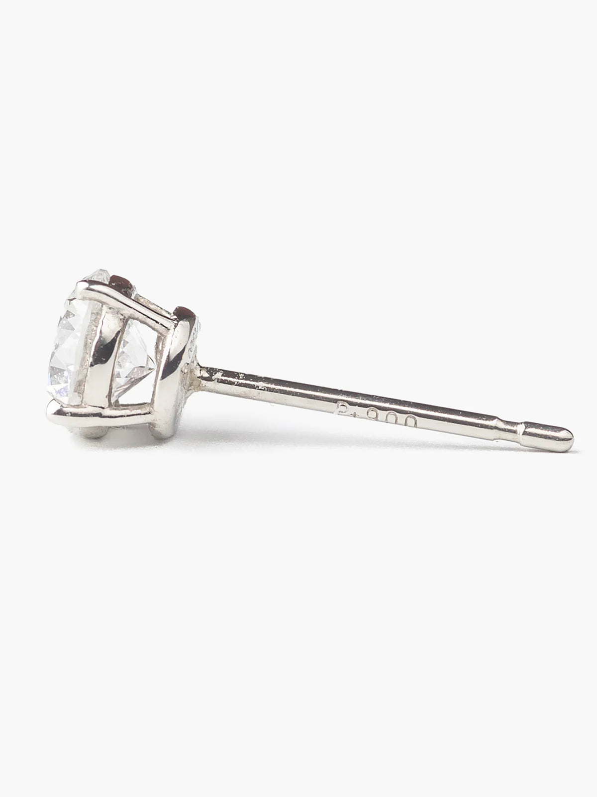 The earrings 0.3ct×2 (total 0.6ct) (pair)18KWGの側面画像（ラボグロウンダイヤモンドのイヤリング）