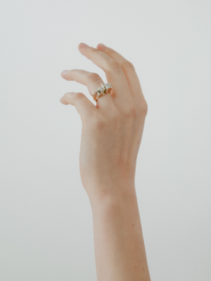 Reshine city ringの着用画像（18KYG、ラボグロウンダイヤモンド、都市鉱山由来のSV925のリング）