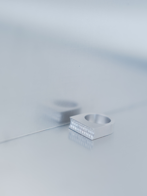 Reshine scratch ring 30 labgrowndiamondsの撮影画像（ラボグロウンダイヤモンドと都市鉱山由来のSV925リング）