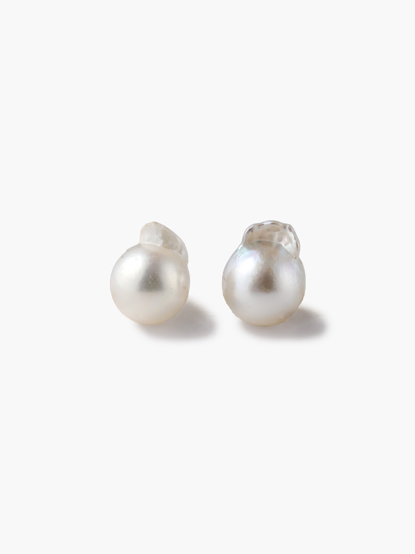 Akoya pearl stud earrings (pair) White正面画像