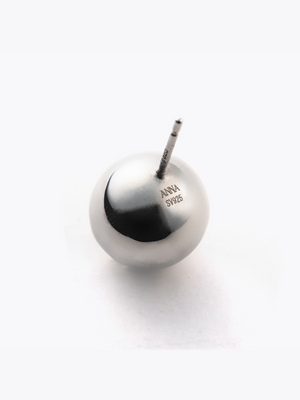 Reshine ball earrings with Akoya (pair)の真円画像（都市鉱山由来の真円とアコヤ真珠のイヤリング）