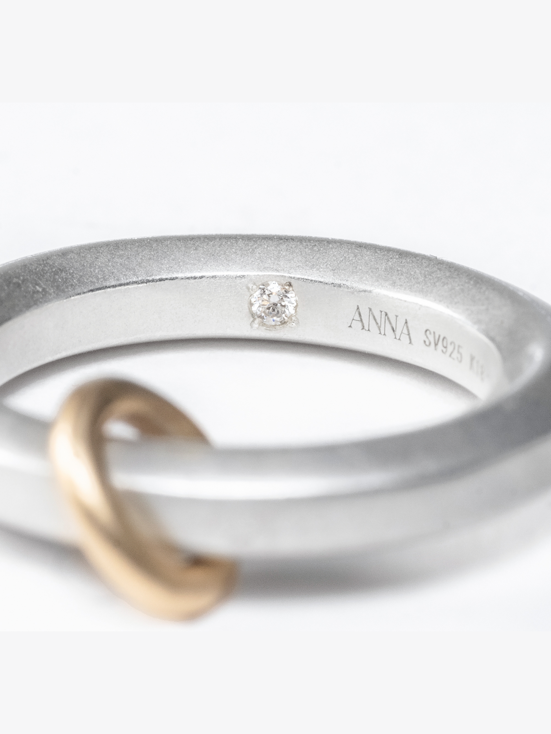 Rokka Ring with Petit Gold "en"内側画像（ラボグロウンダイヤモンド、都市鉱山由来のSV925、18金イエローゴールド）