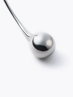 Reshine ball long earrings with Akoya (pair)の真円の画像（都市鉱山由来の真円とアコヤ真珠のイヤリング）